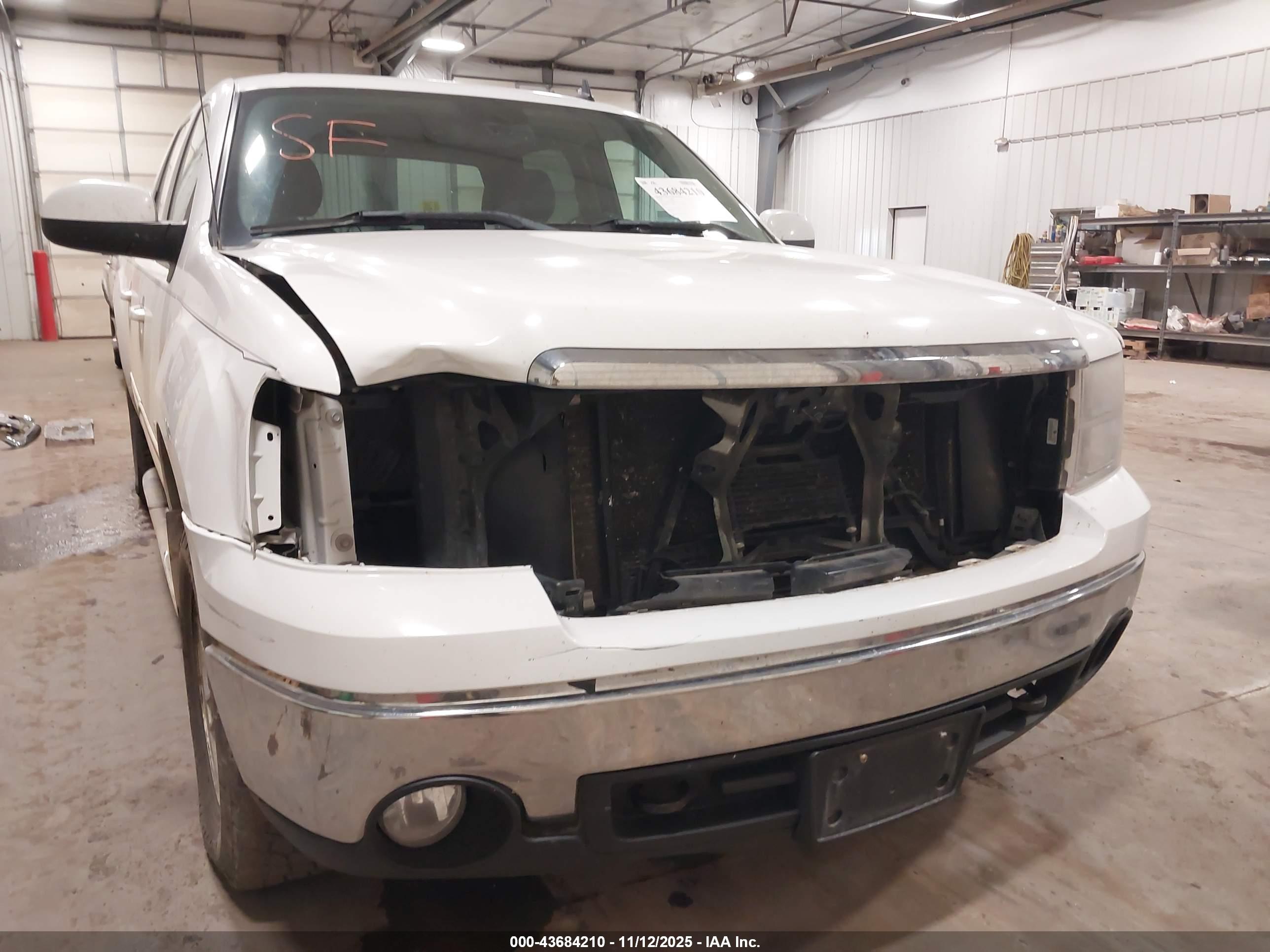 GMC SIERRA image 6