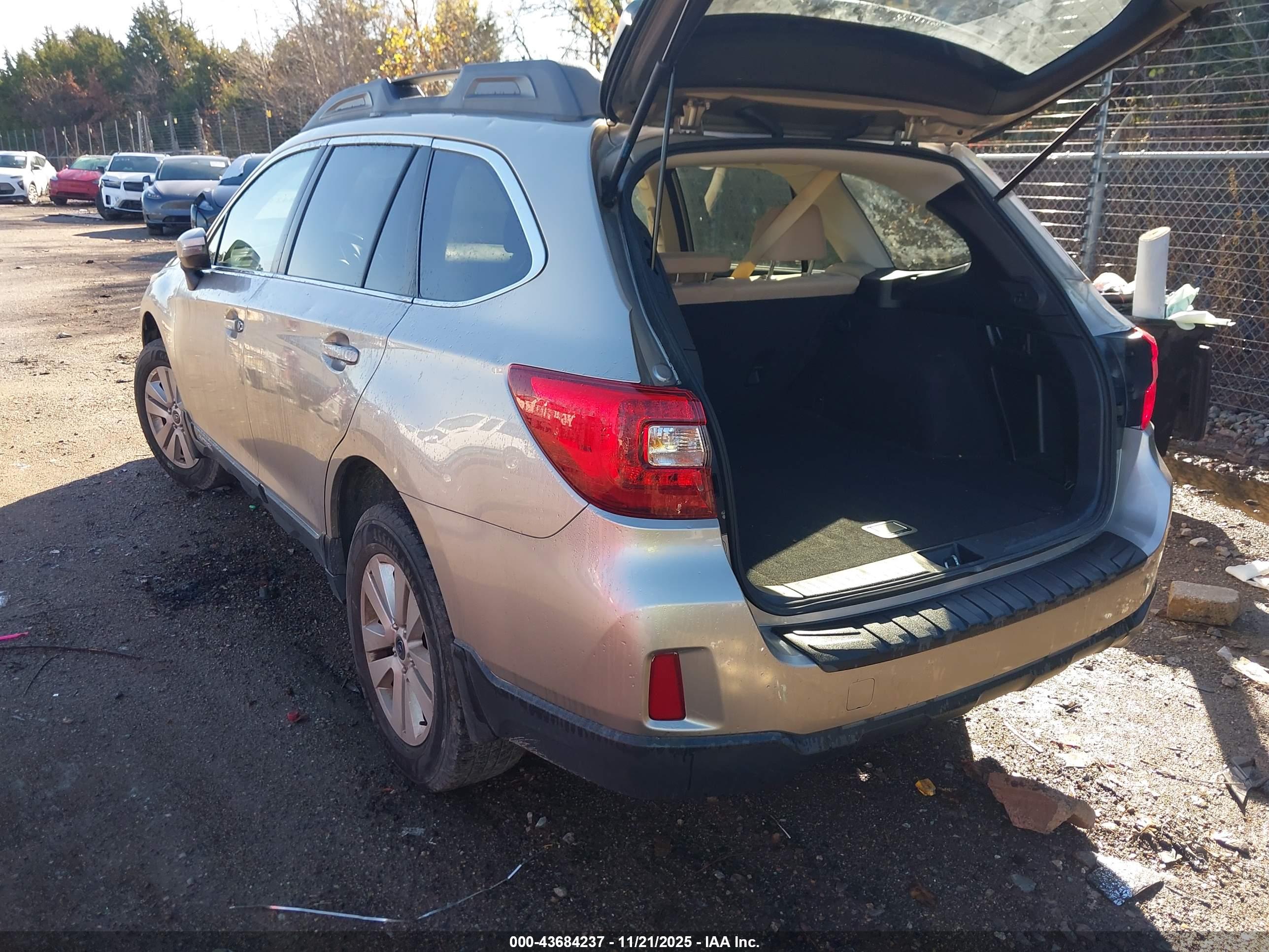 SUBARU OUTBACK image 3