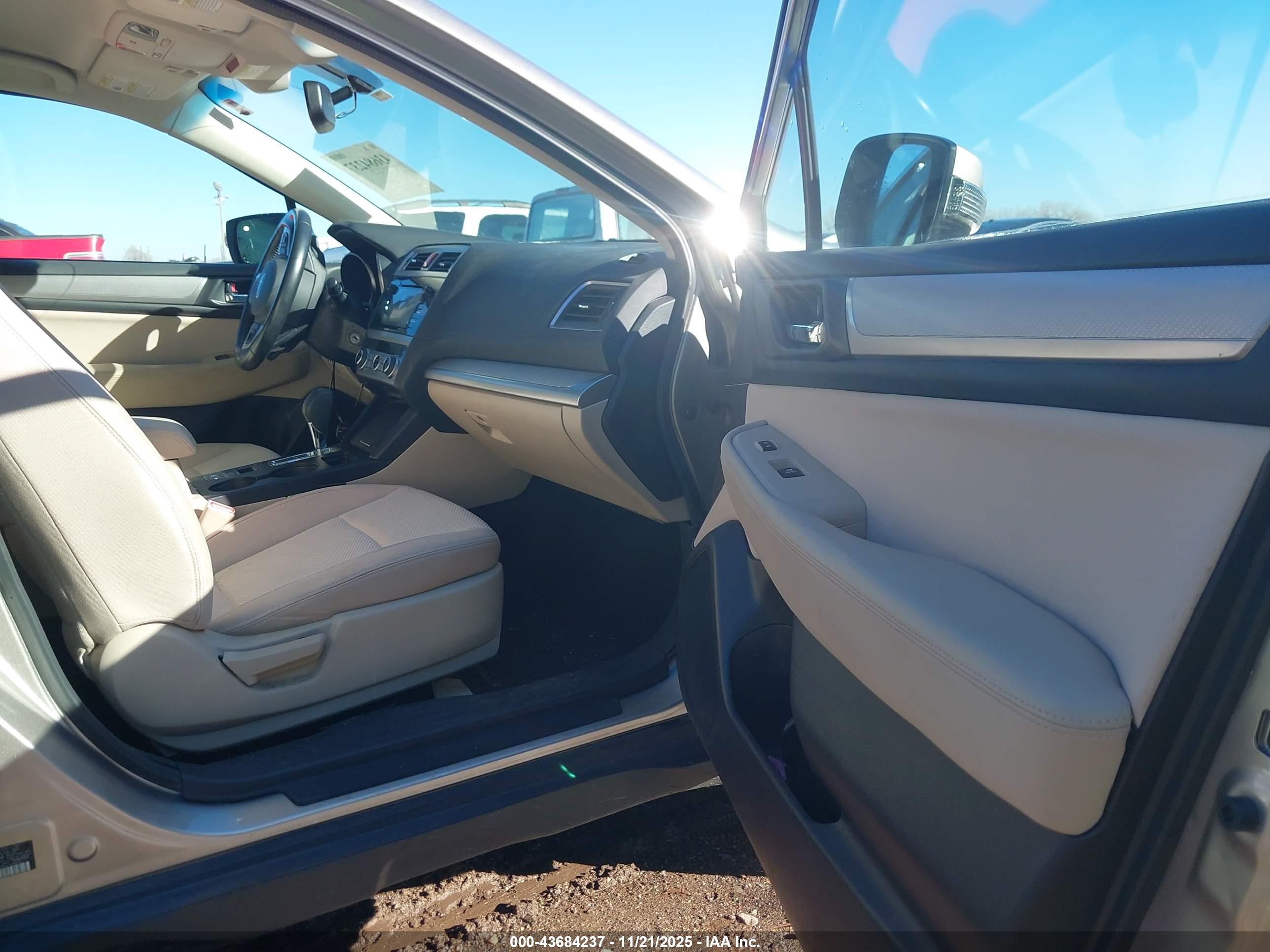 SUBARU OUTBACK image 5