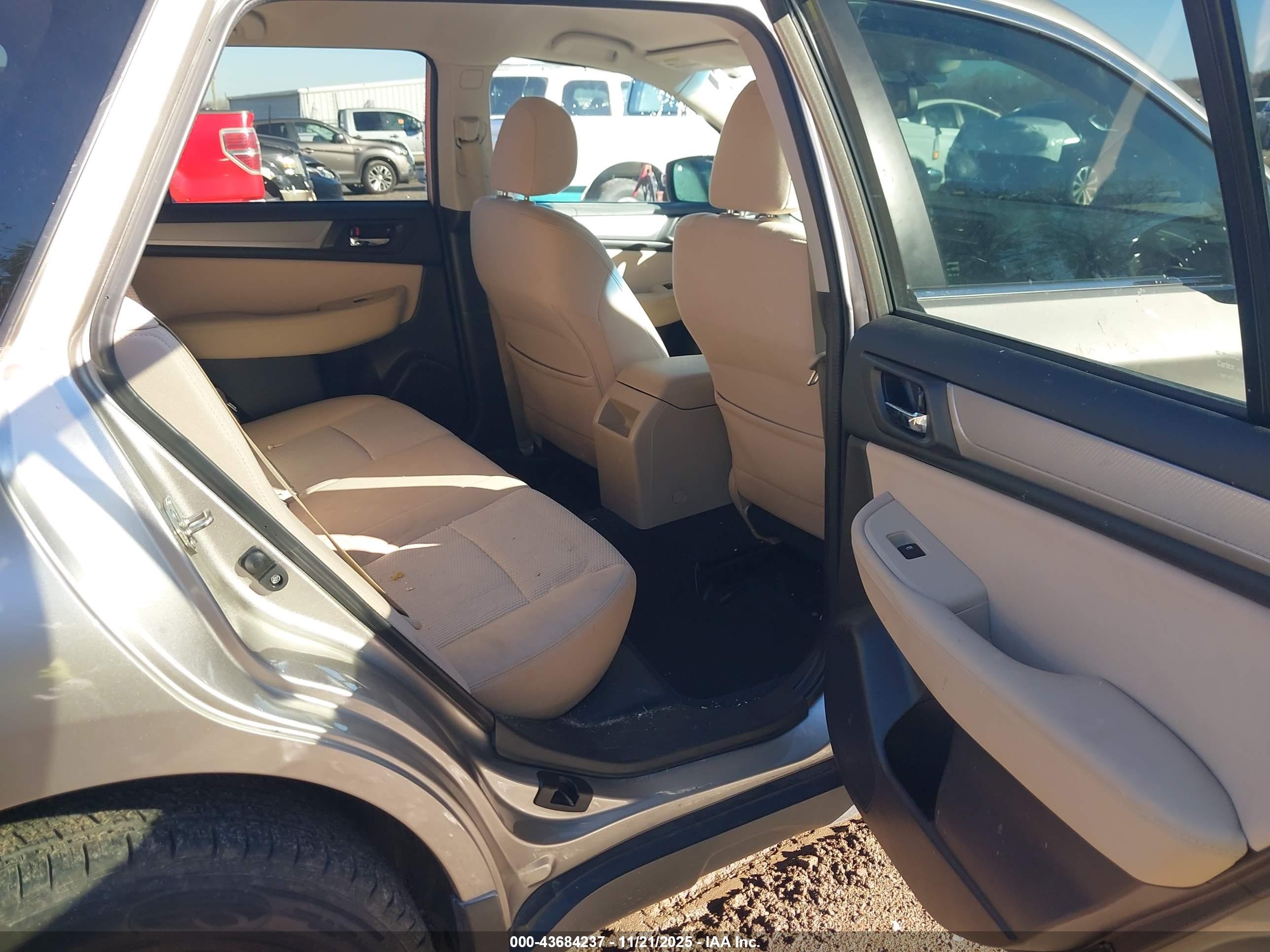 SUBARU OUTBACK image 8
