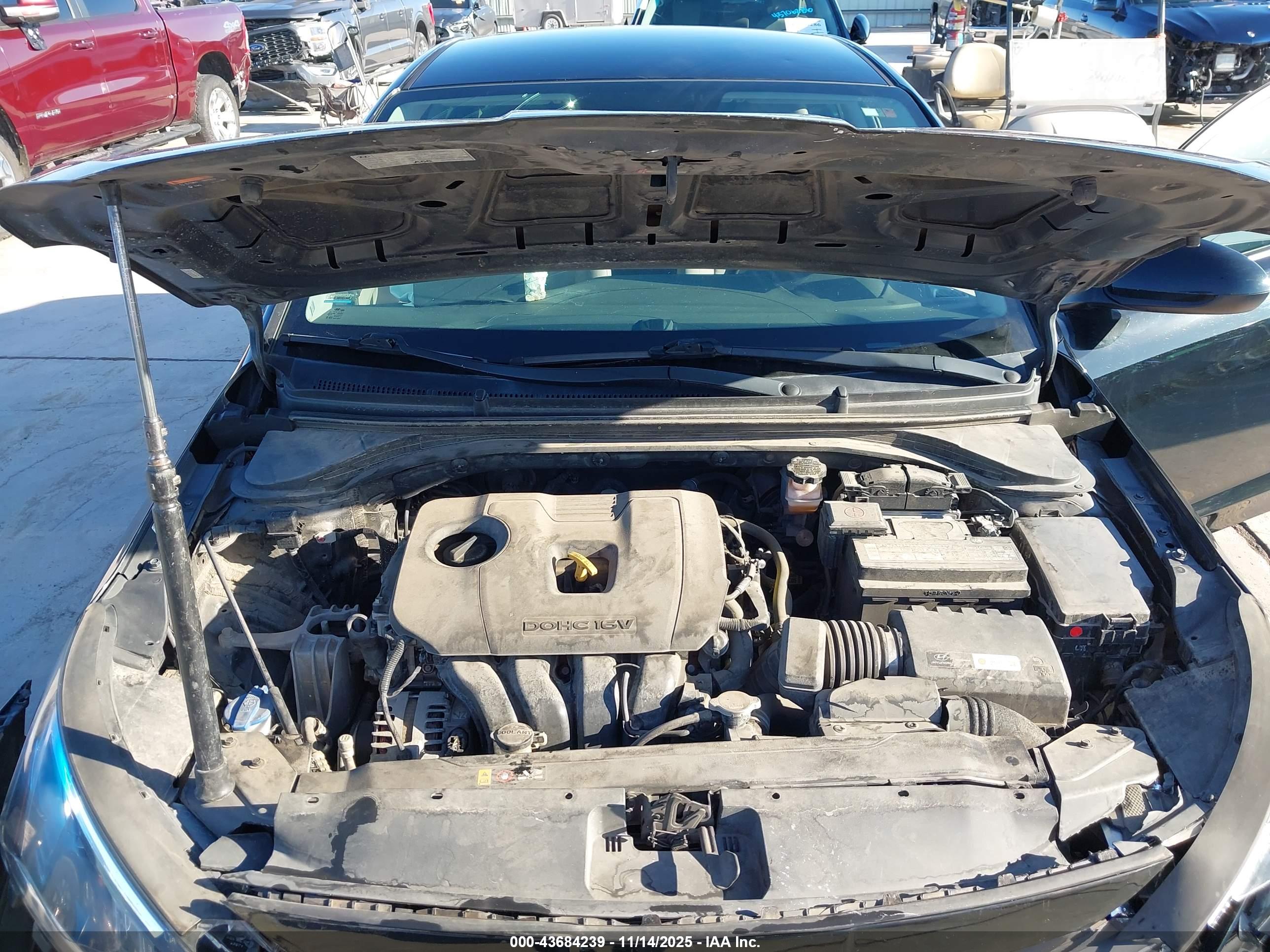 HYUNDAI ELANTRA image 10