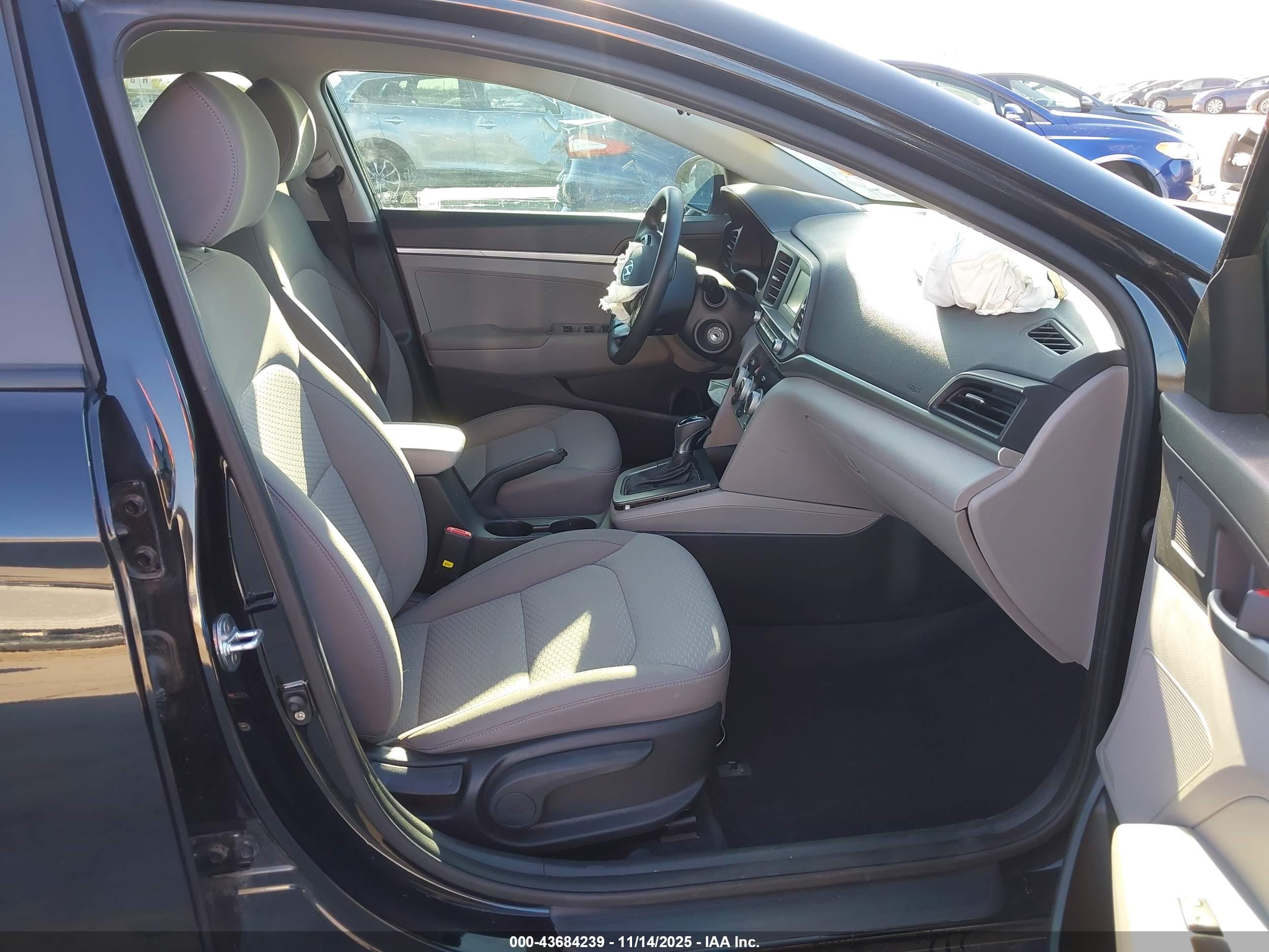 HYUNDAI ELANTRA image 5