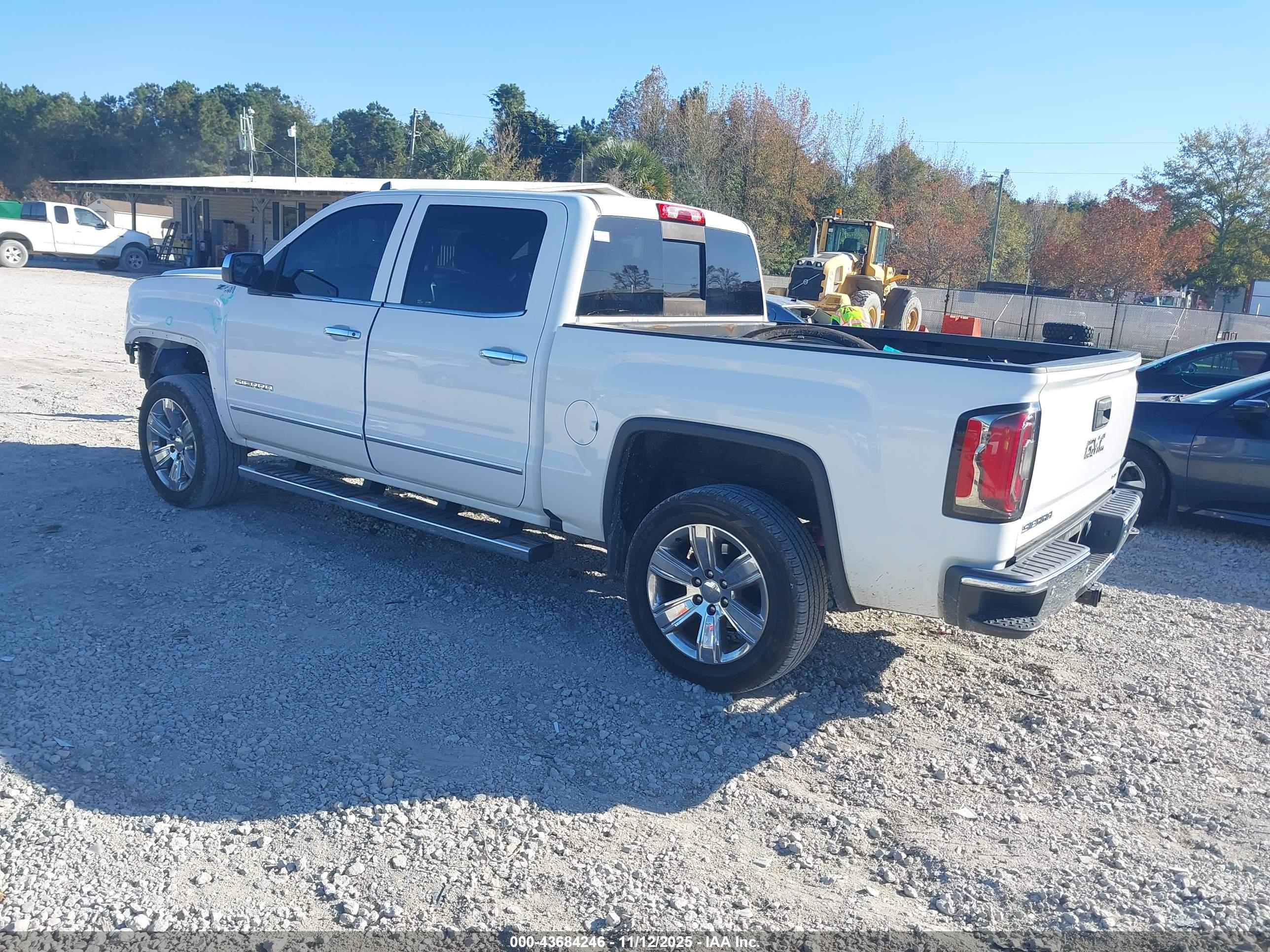 GMC SIERRA image 3
