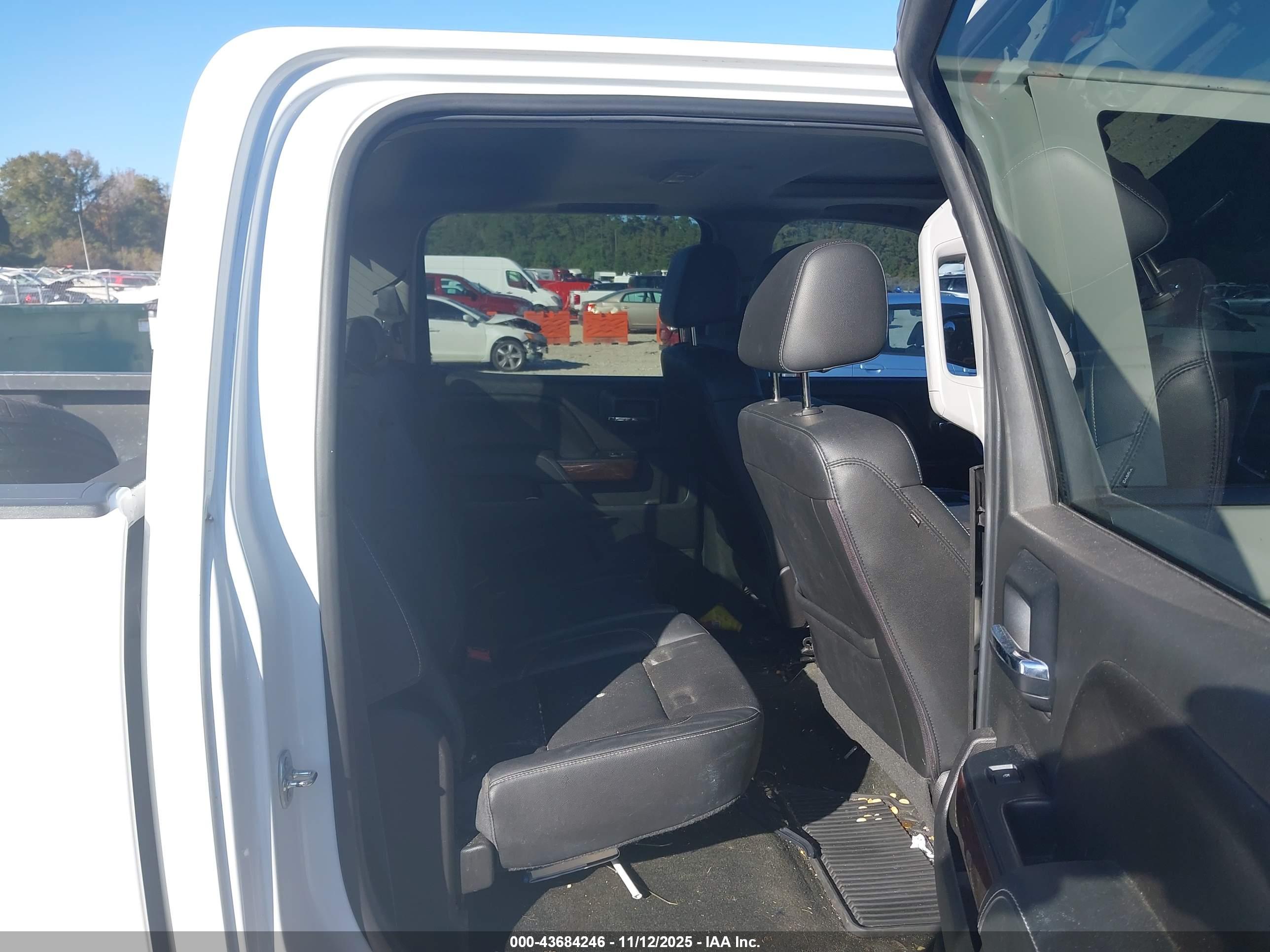 GMC SIERRA image 8