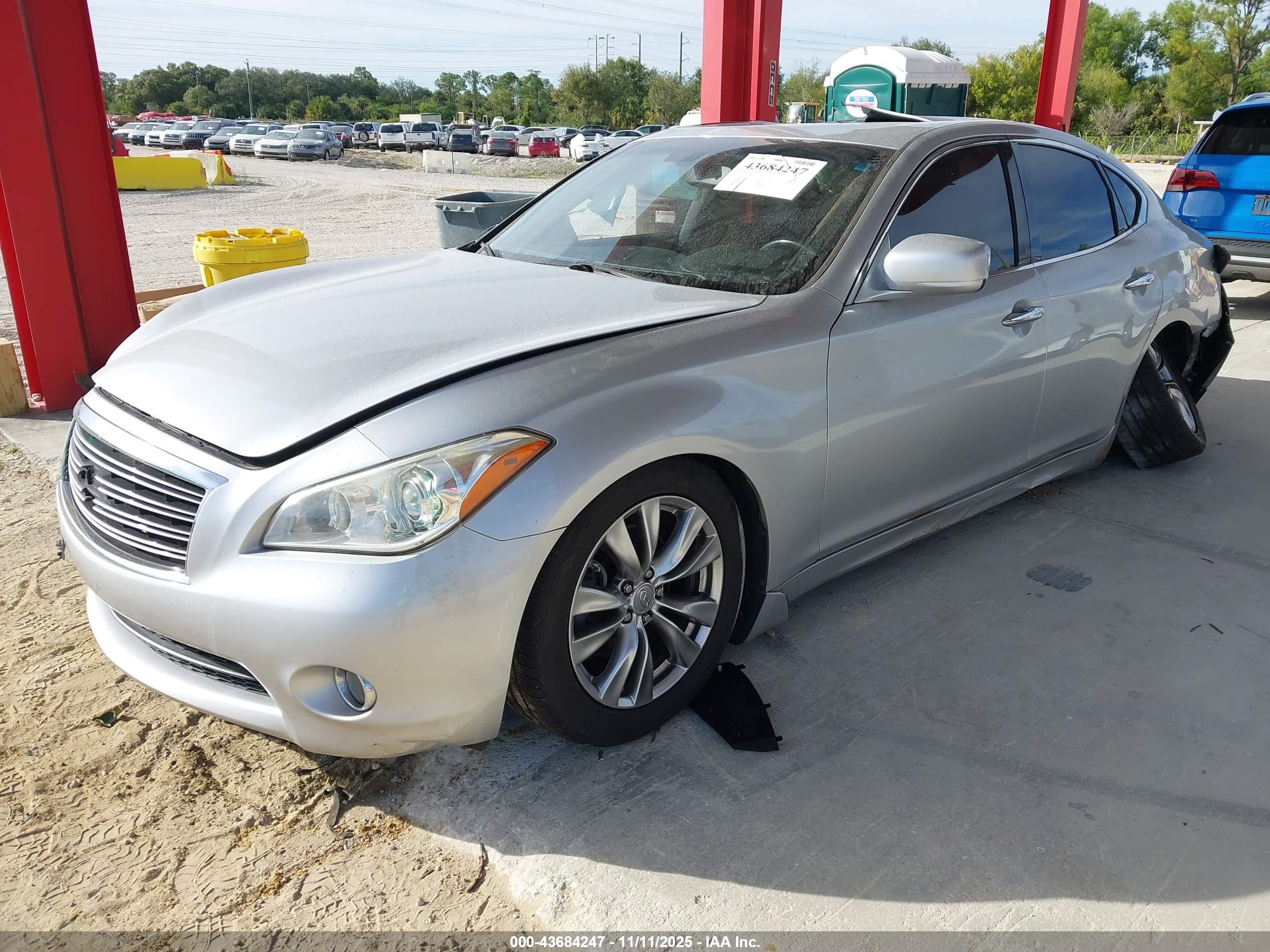 INFINITI M37 image 2