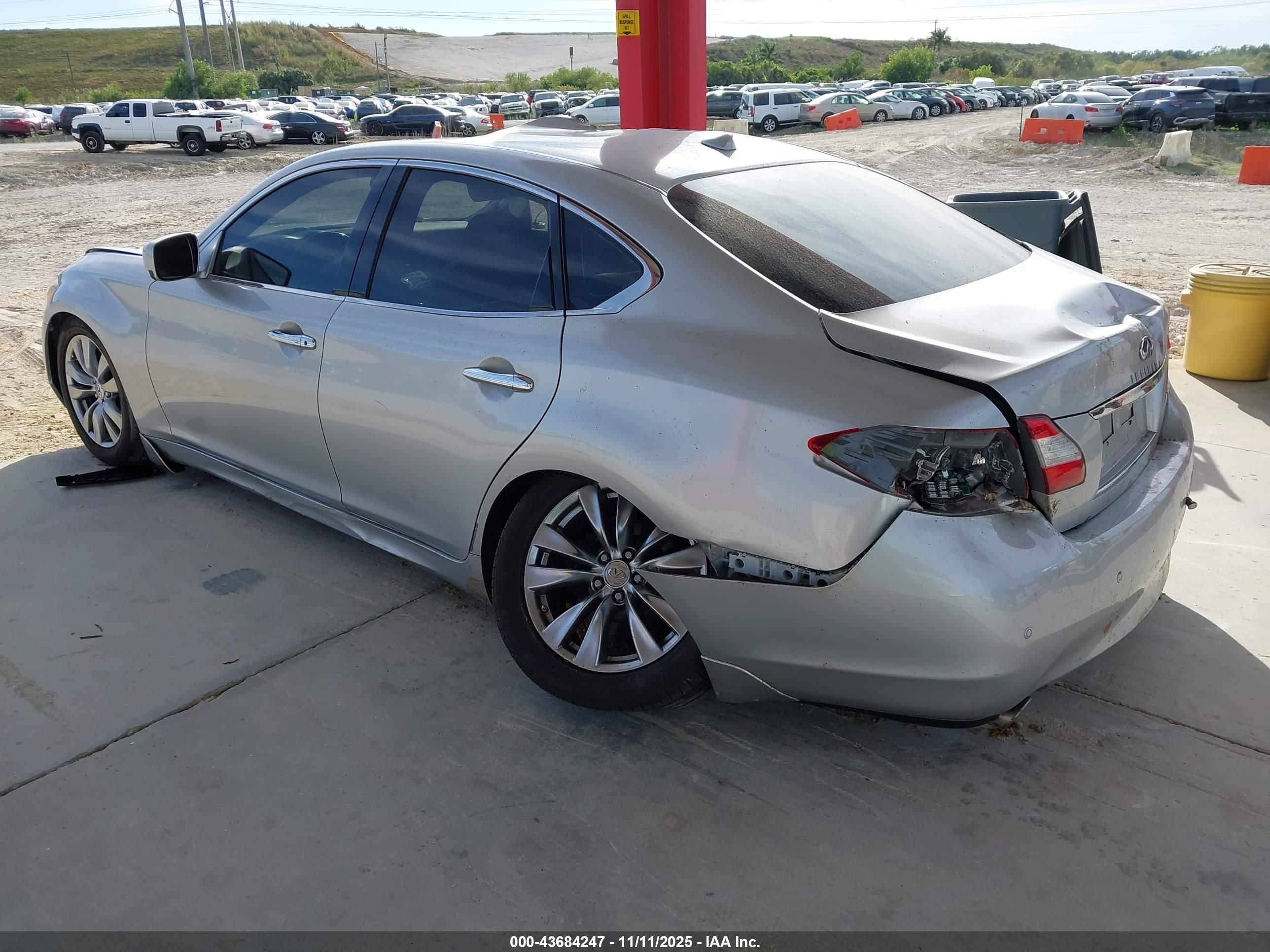 INFINITI M37 image 3