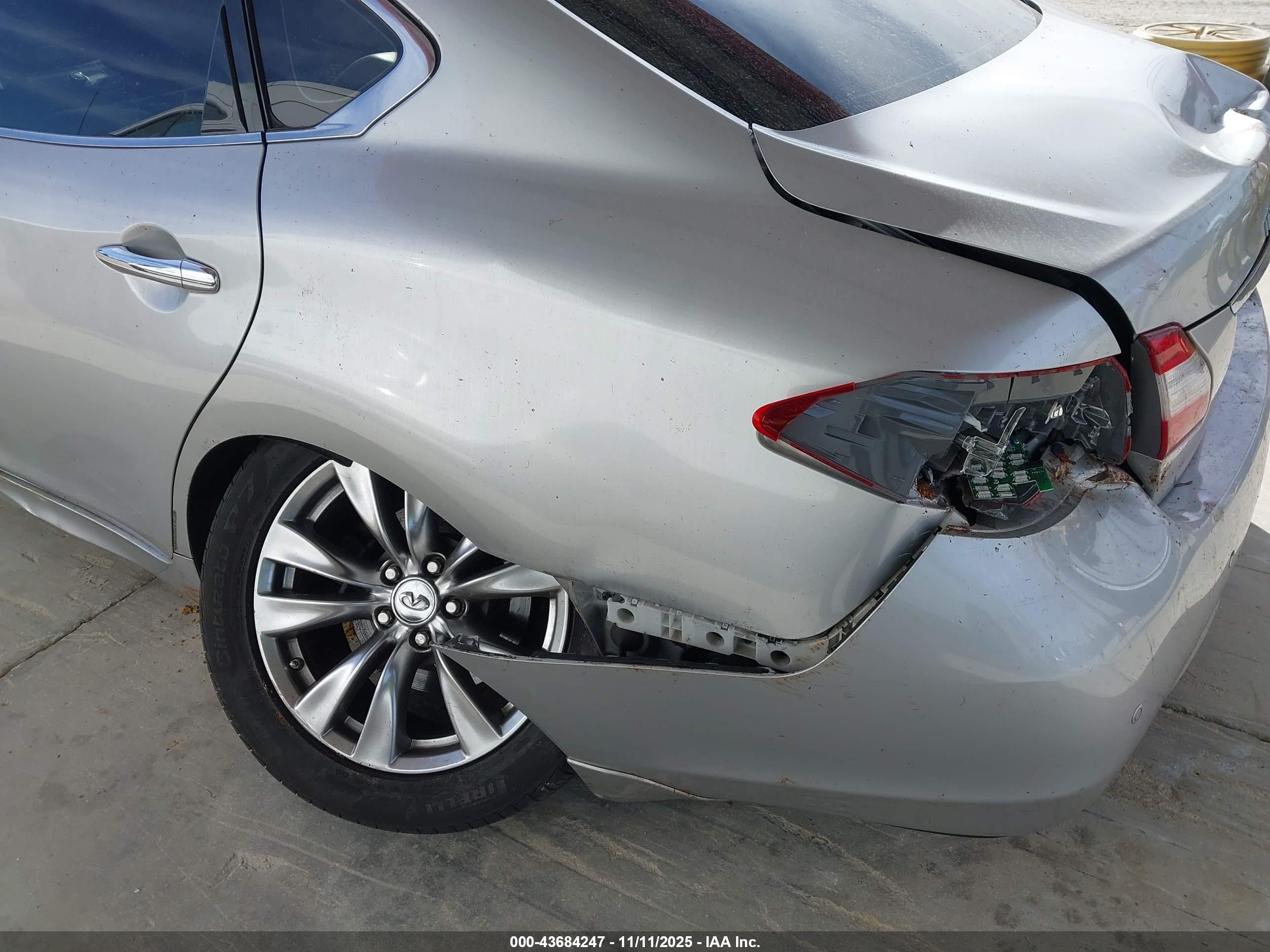 INFINITI M37 image 6