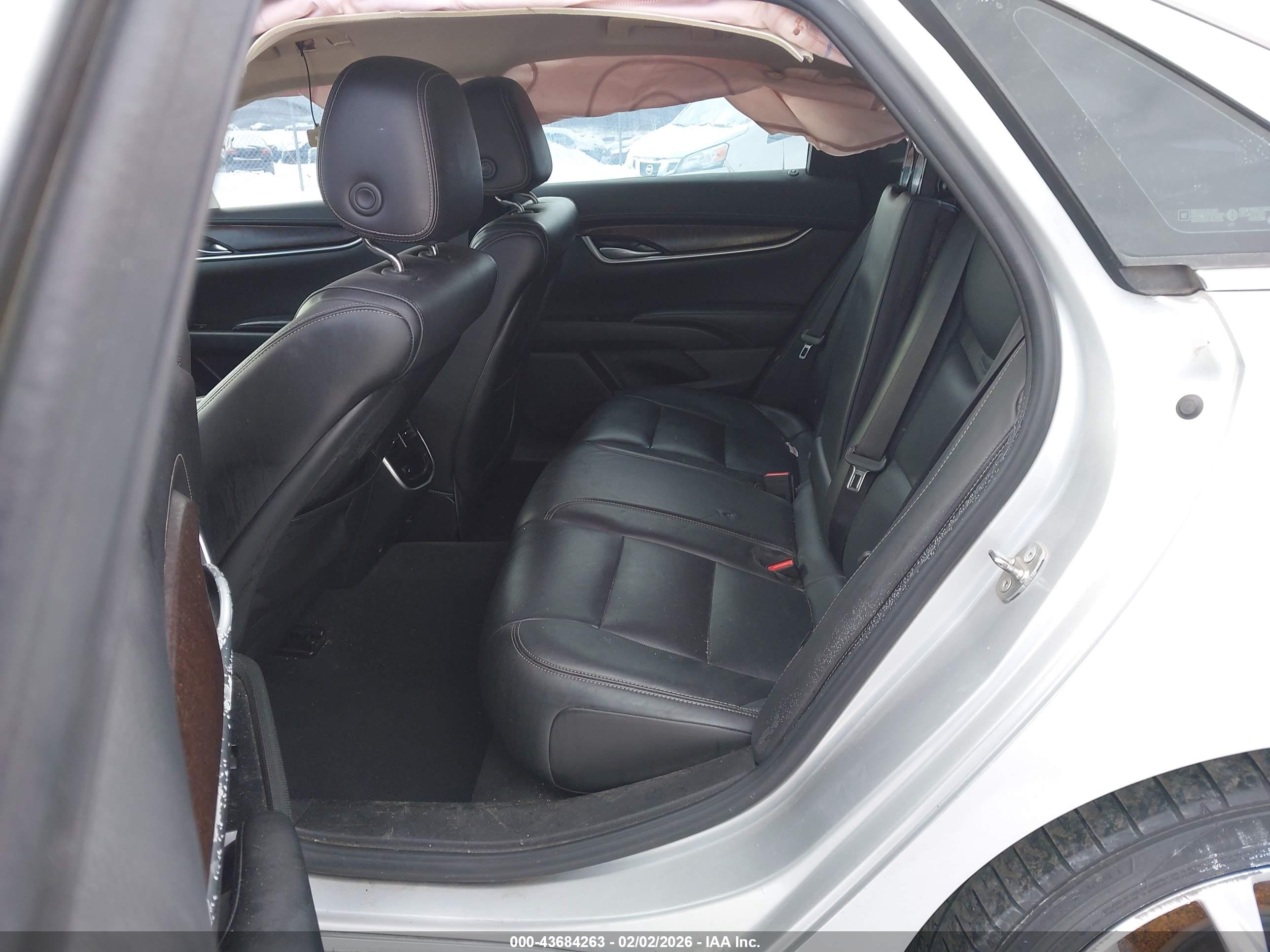 CADILLAC XTS image 8