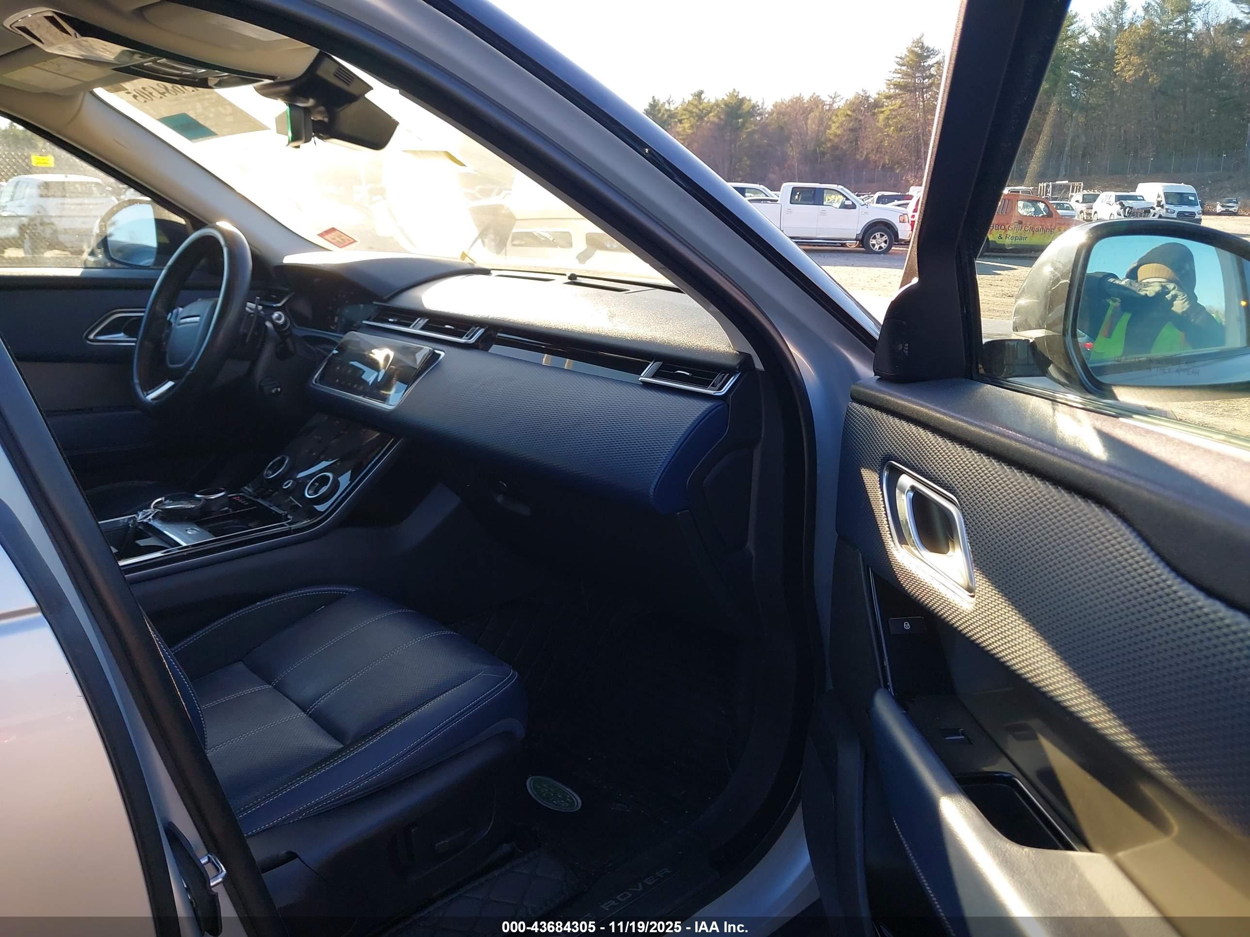LAND ROVER image 5