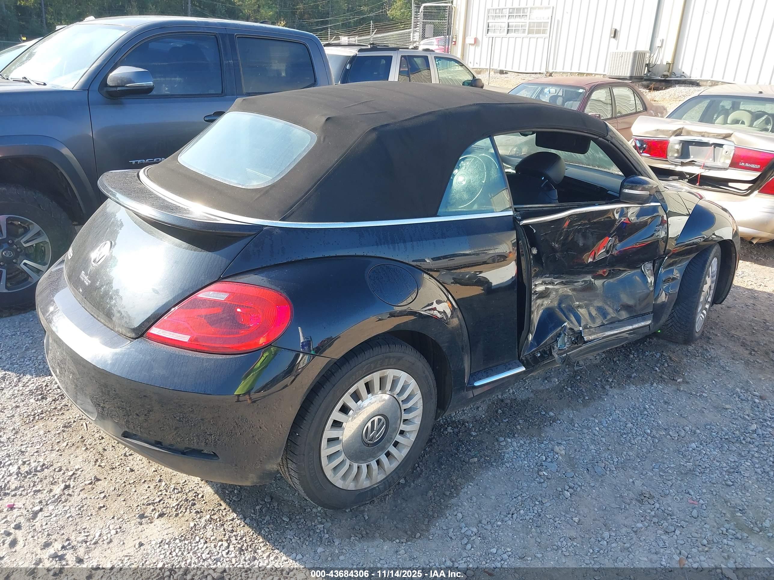 VOLKSWAGEN BEETLE image 4