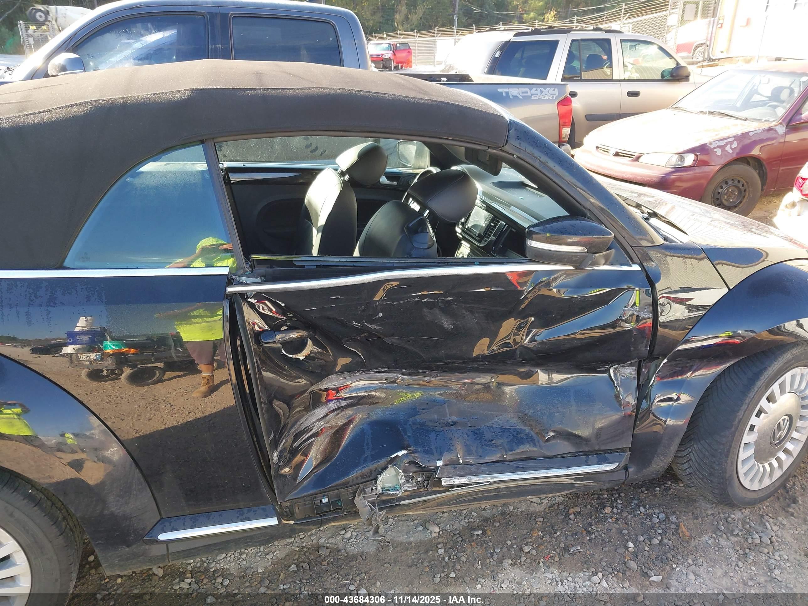VOLKSWAGEN BEETLE image 6