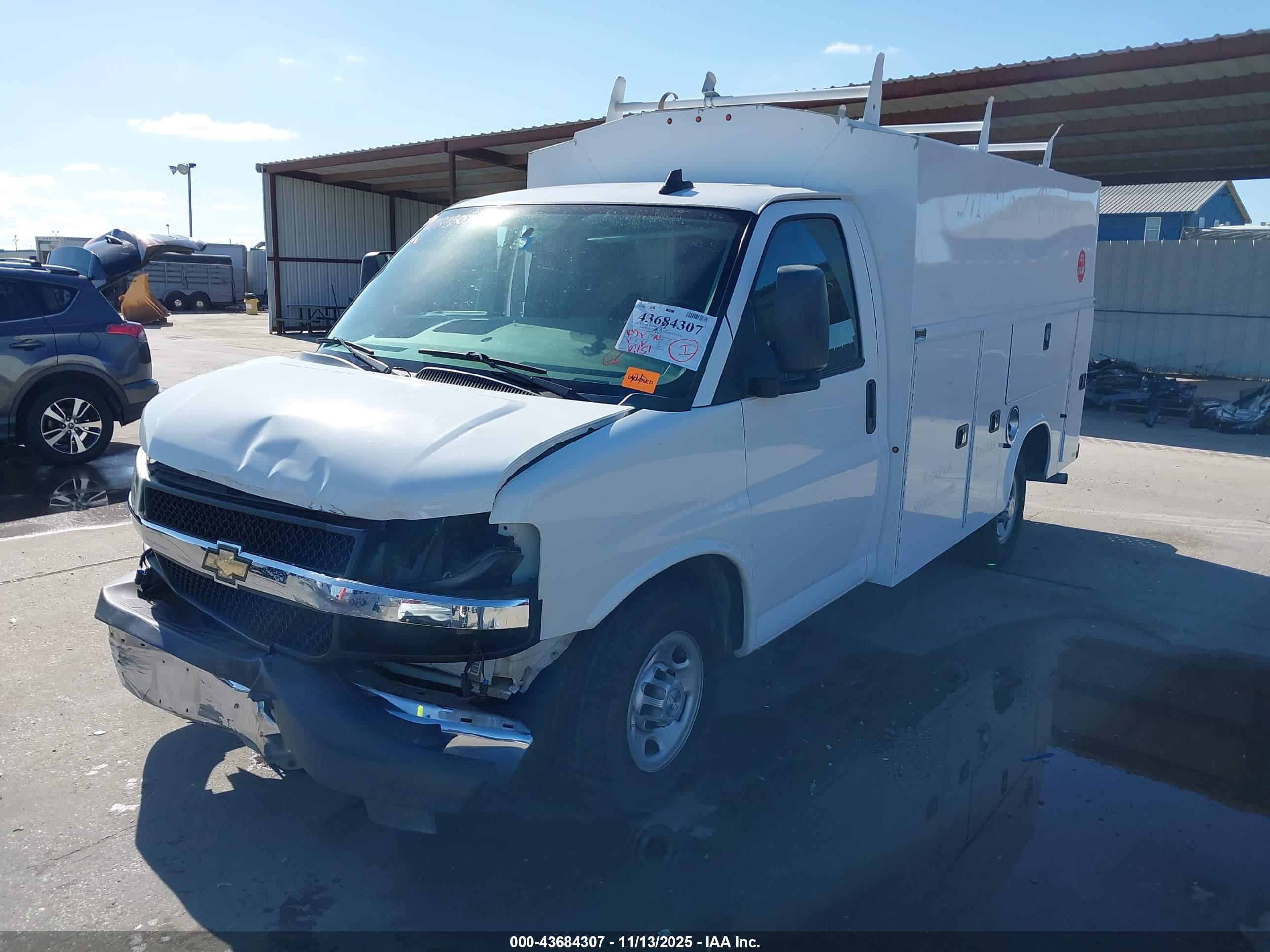 CHEVROLET EXPRESS image 2