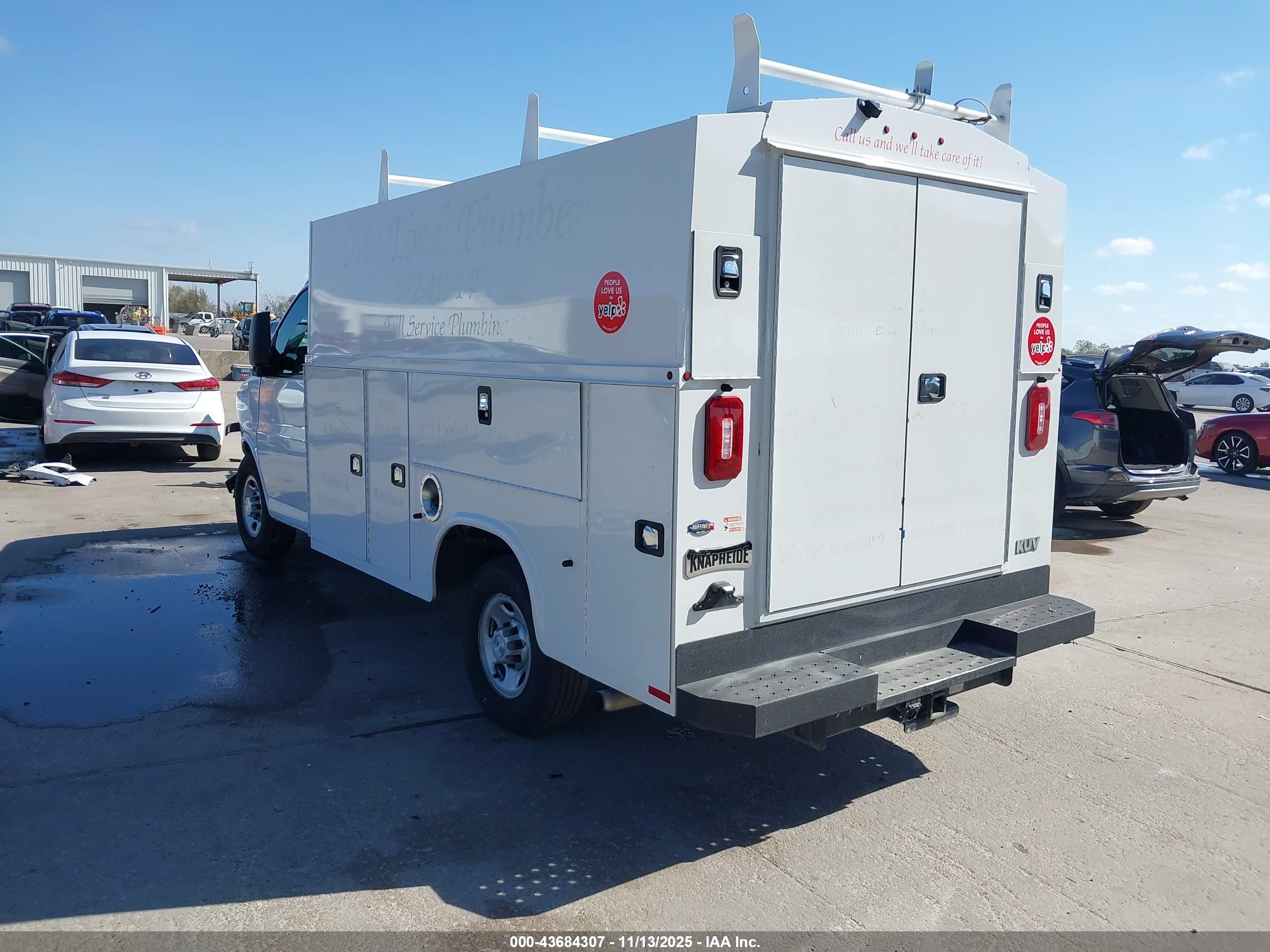 CHEVROLET EXPRESS image 3