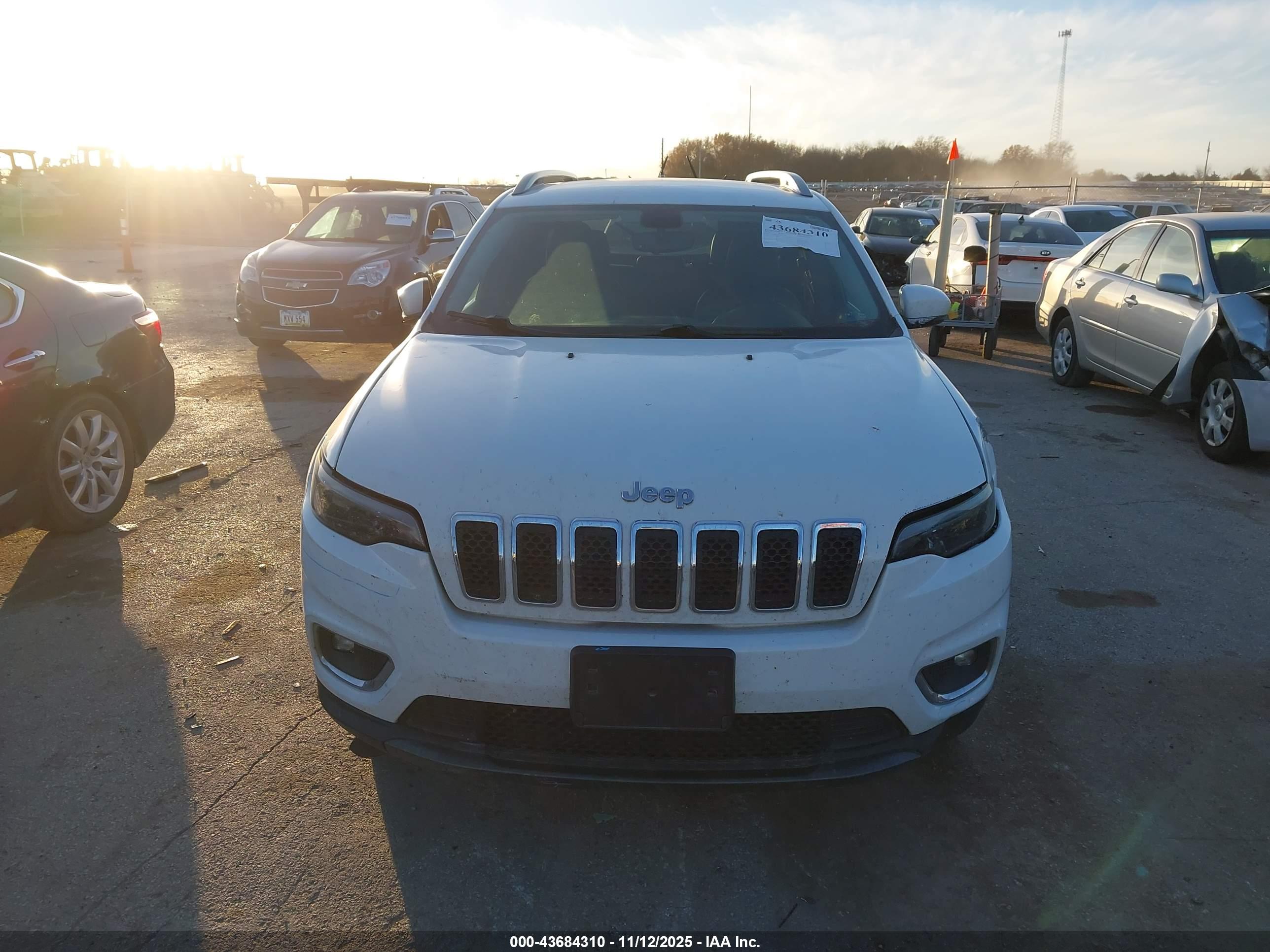 JEEP CHEROKEE image 6