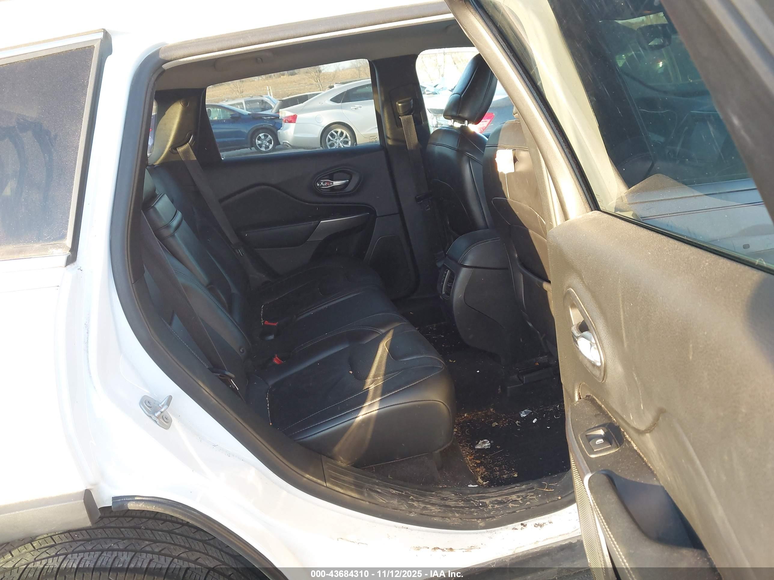 JEEP CHEROKEE image 8
