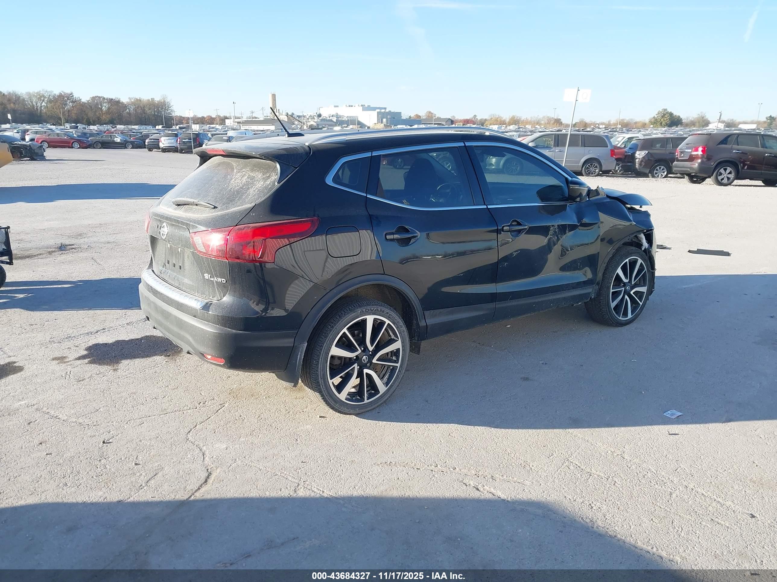 NISSAN ROGUE image 4