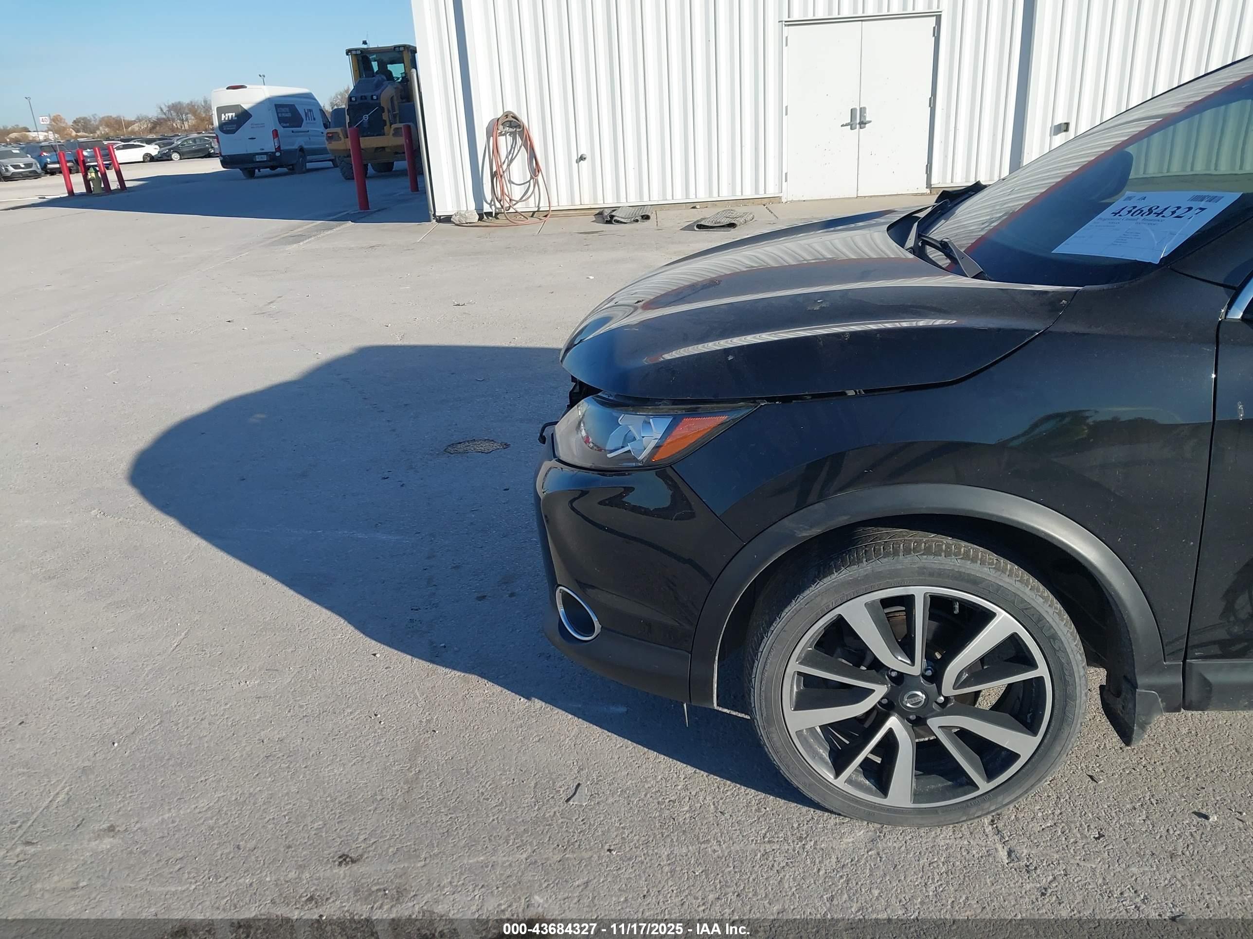 NISSAN ROGUE image 6