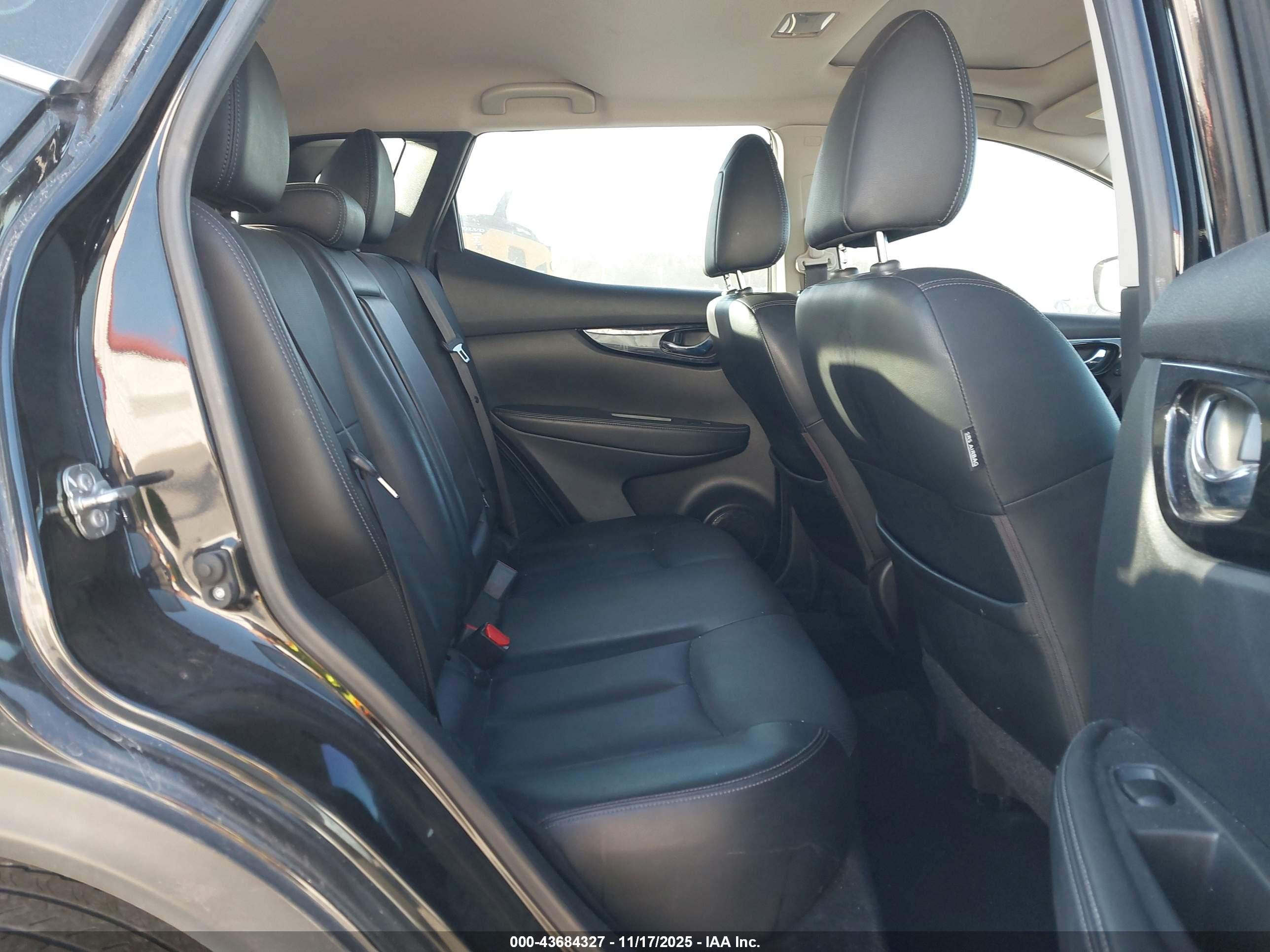 NISSAN ROGUE image 8