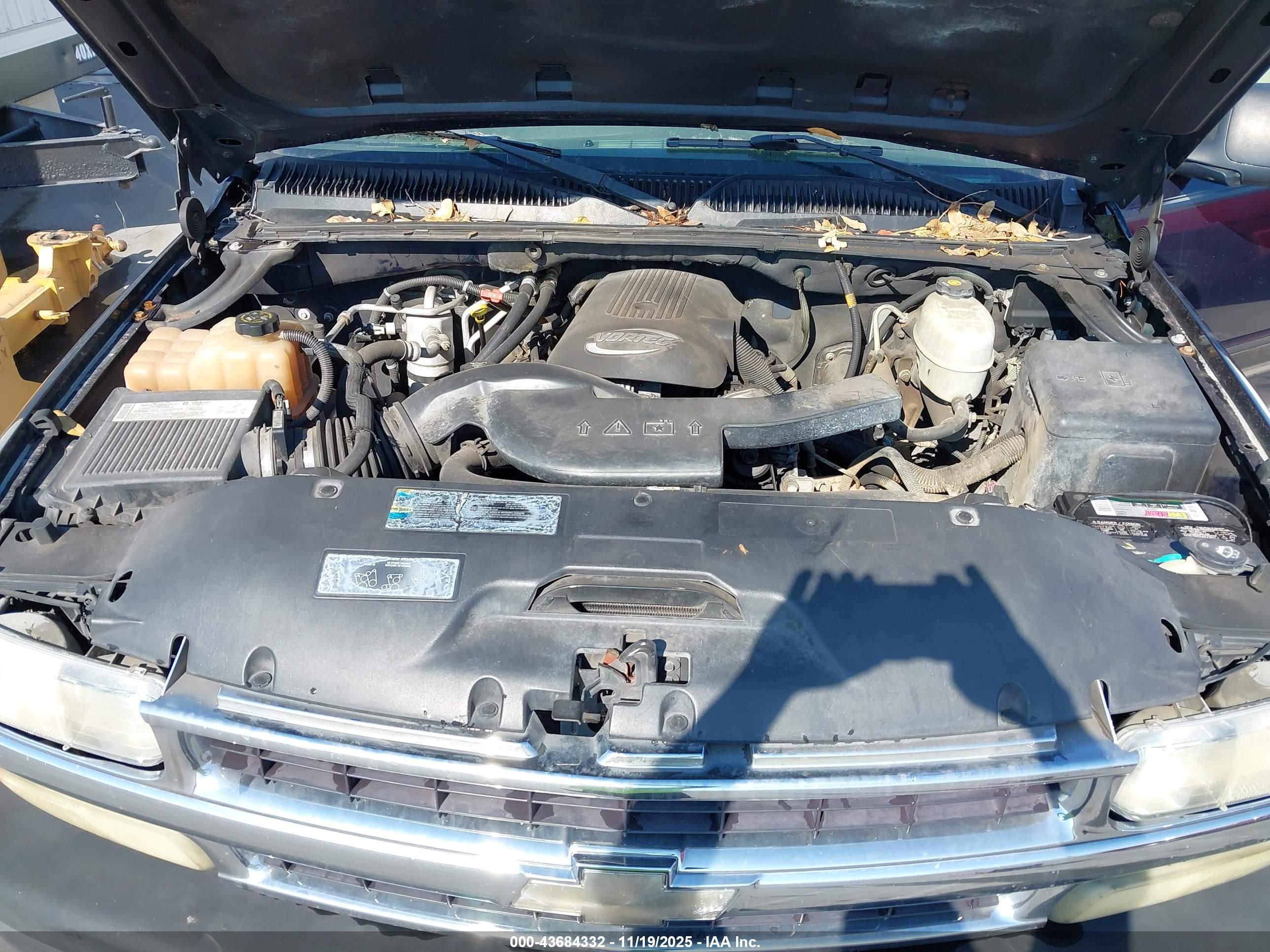 CHEVROLET TAHOE image 10