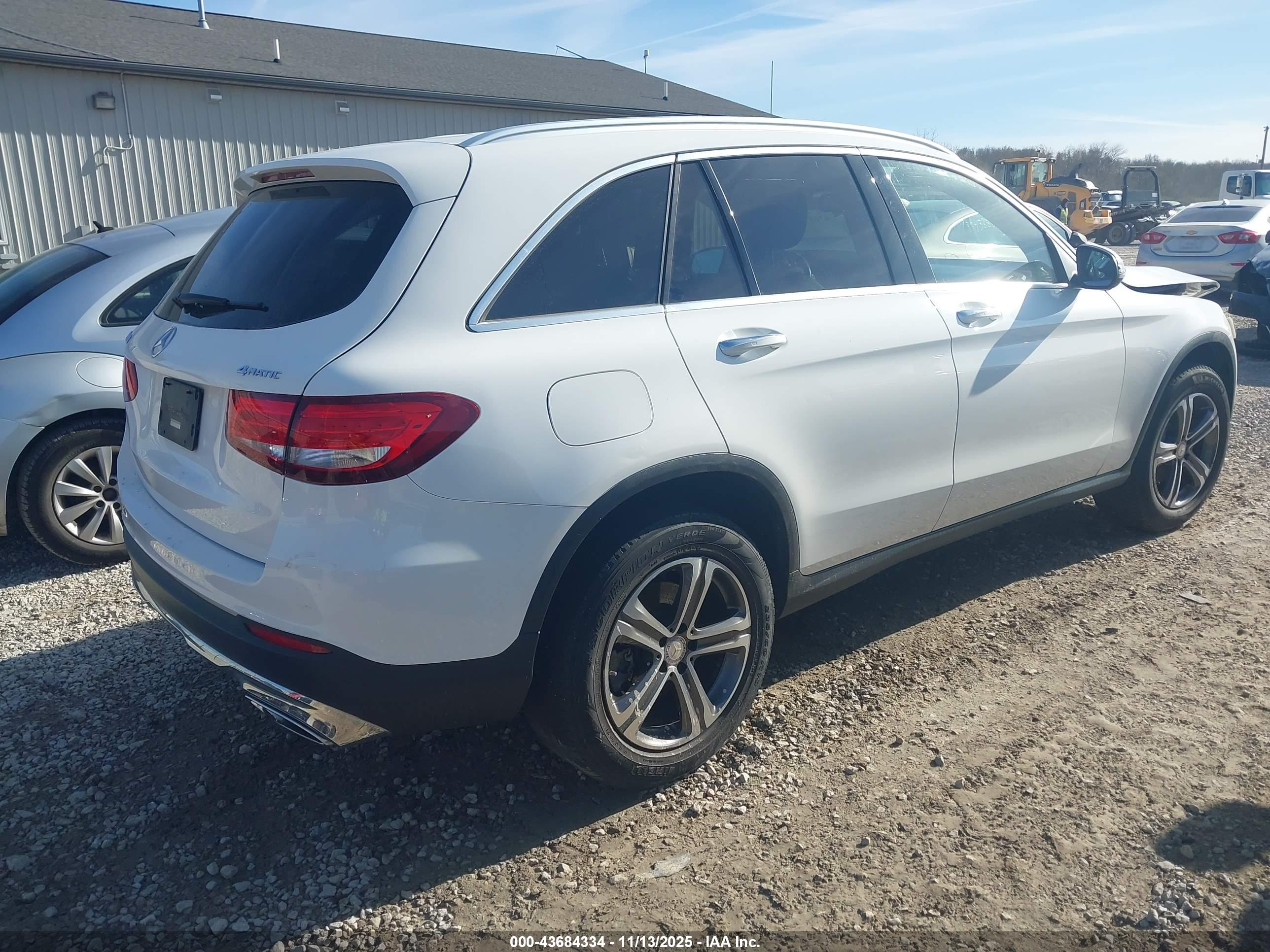 MERCEDES-BENZ GLC image 4
