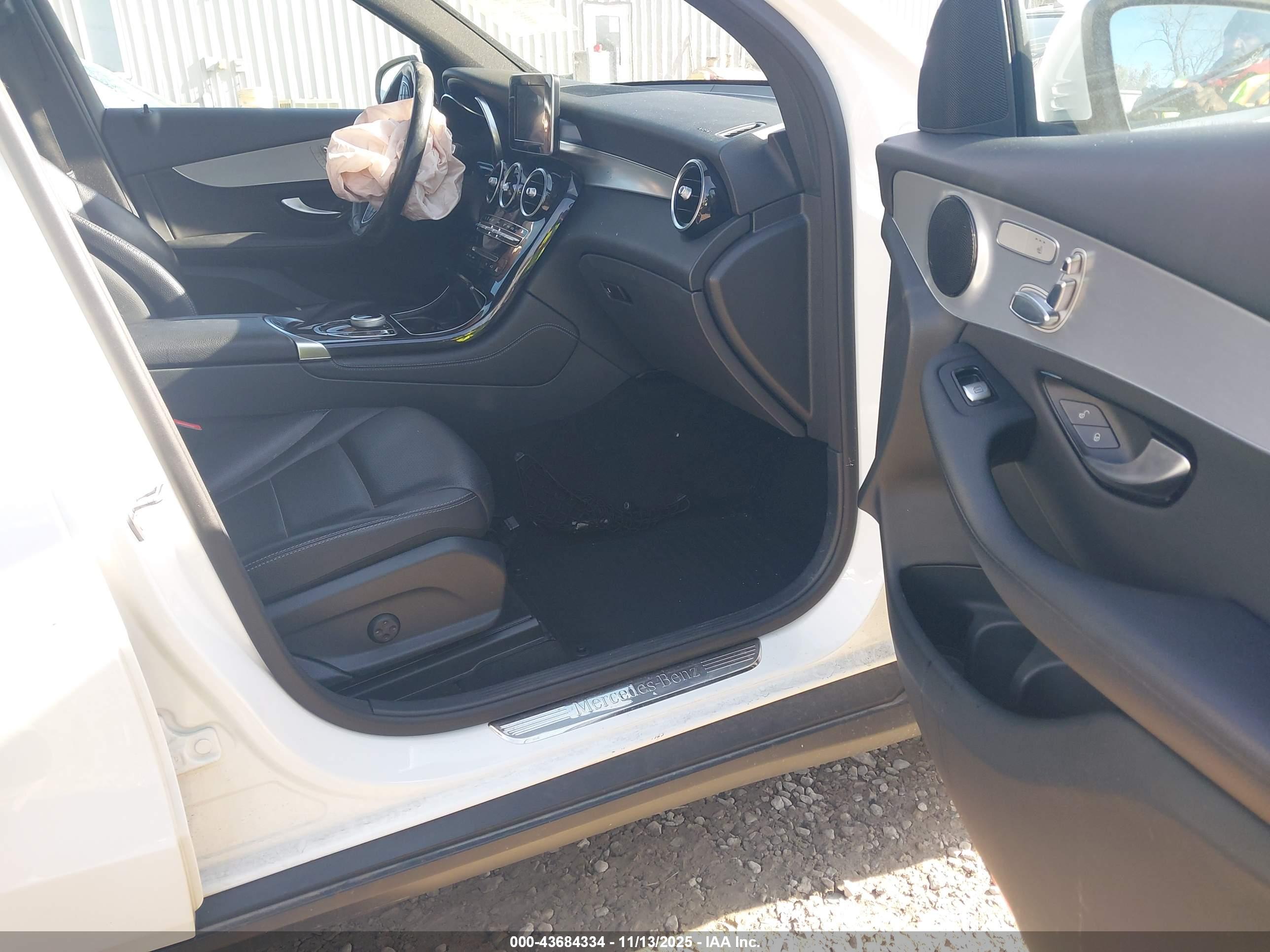 MERCEDES-BENZ GLC image 5