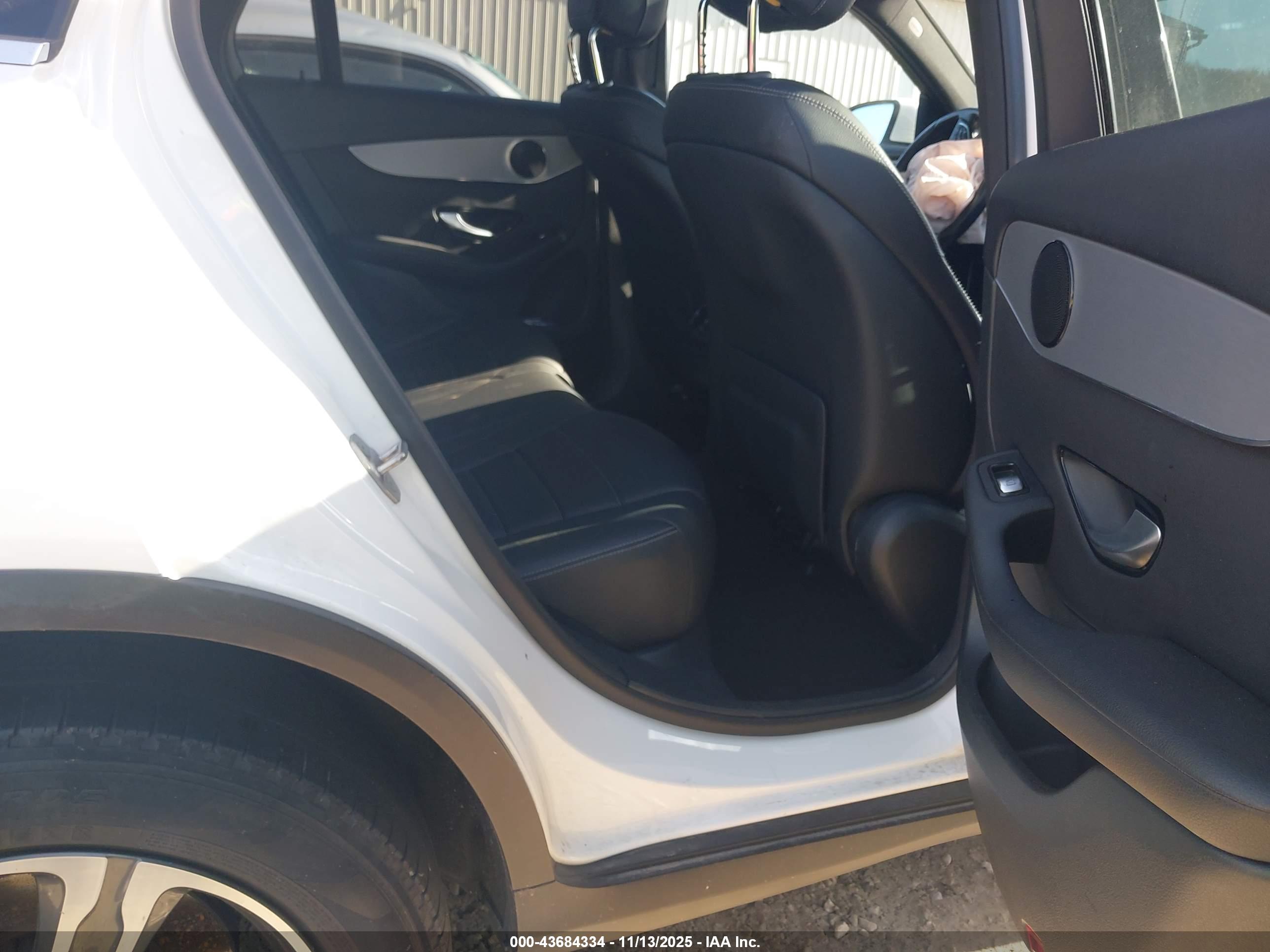 MERCEDES-BENZ GLC image 8