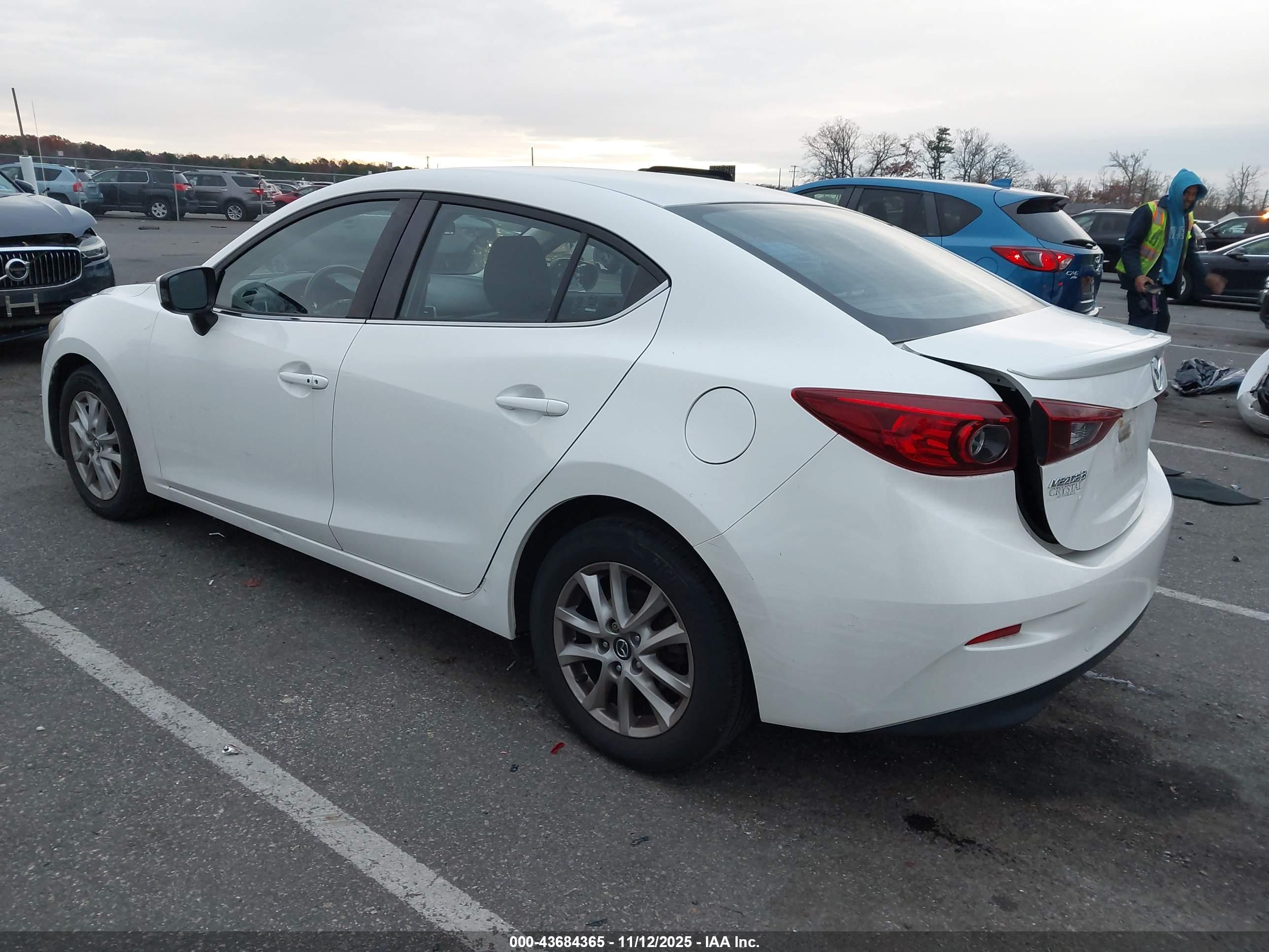 MAZDA MAZDA3 image 3