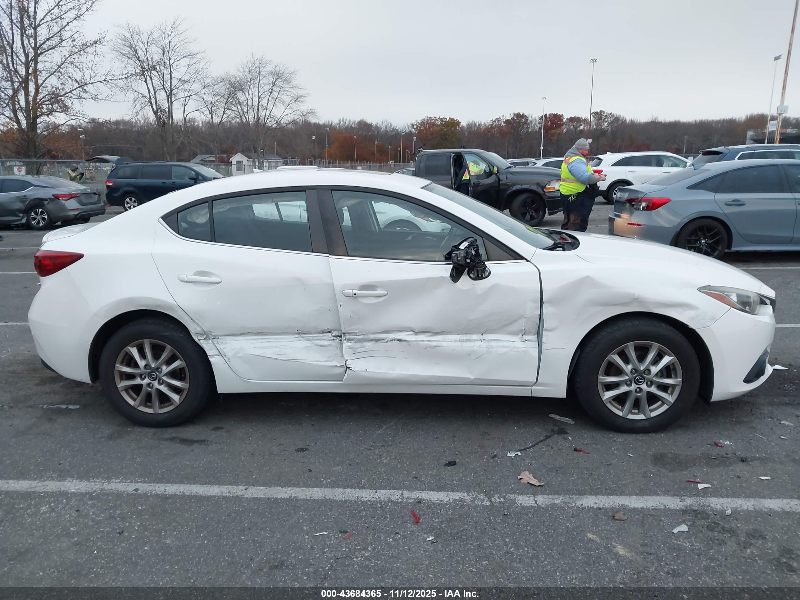 MAZDA MAZDA3 image 6