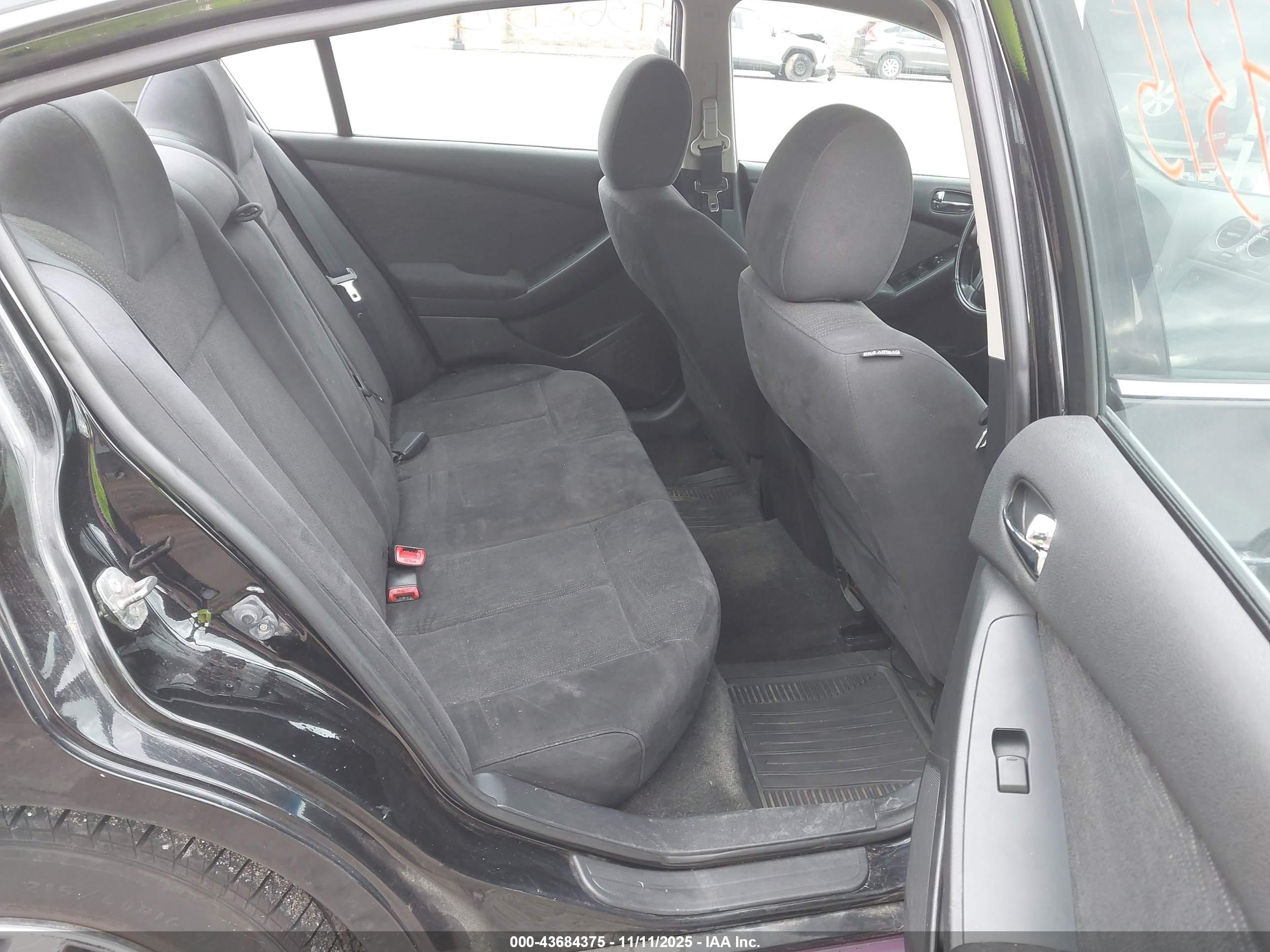NISSAN ALTIMA image 8