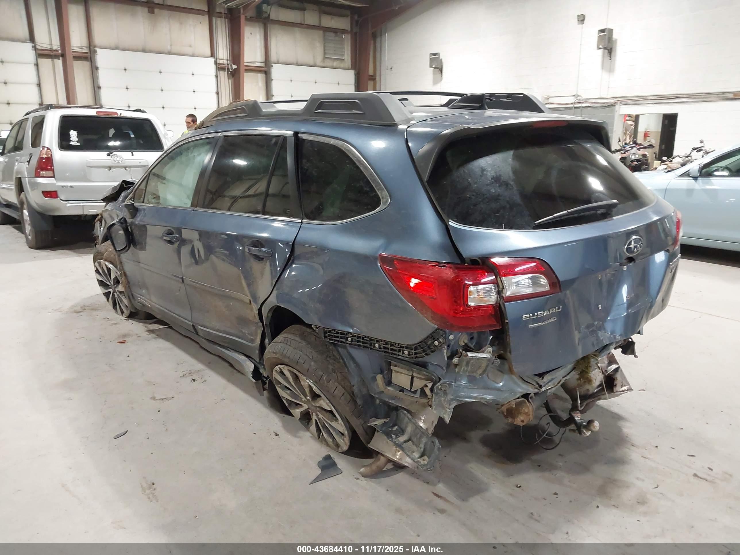 SUBARU OUTBACK image 3