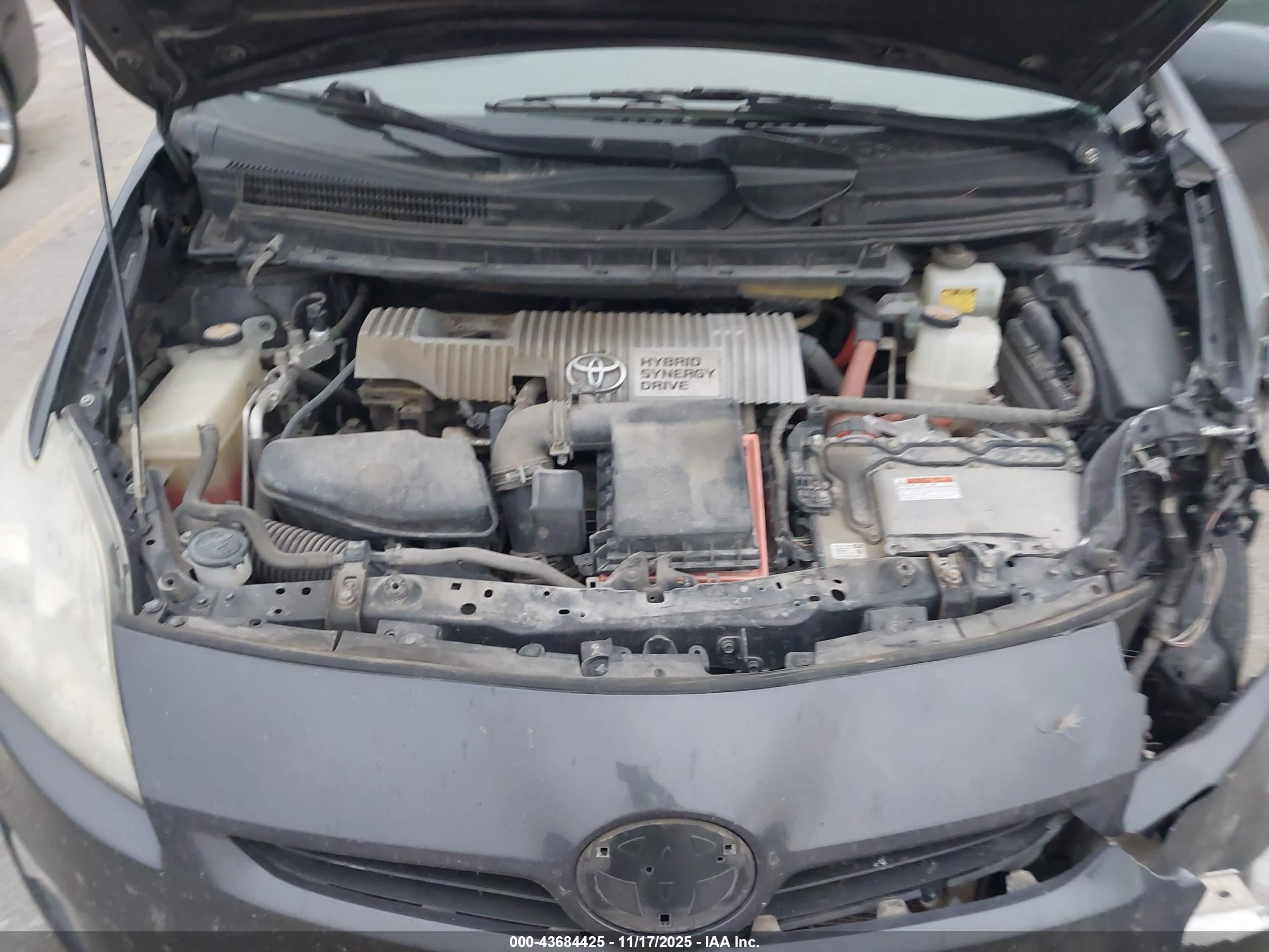 TOYOTA PRIUS image 10