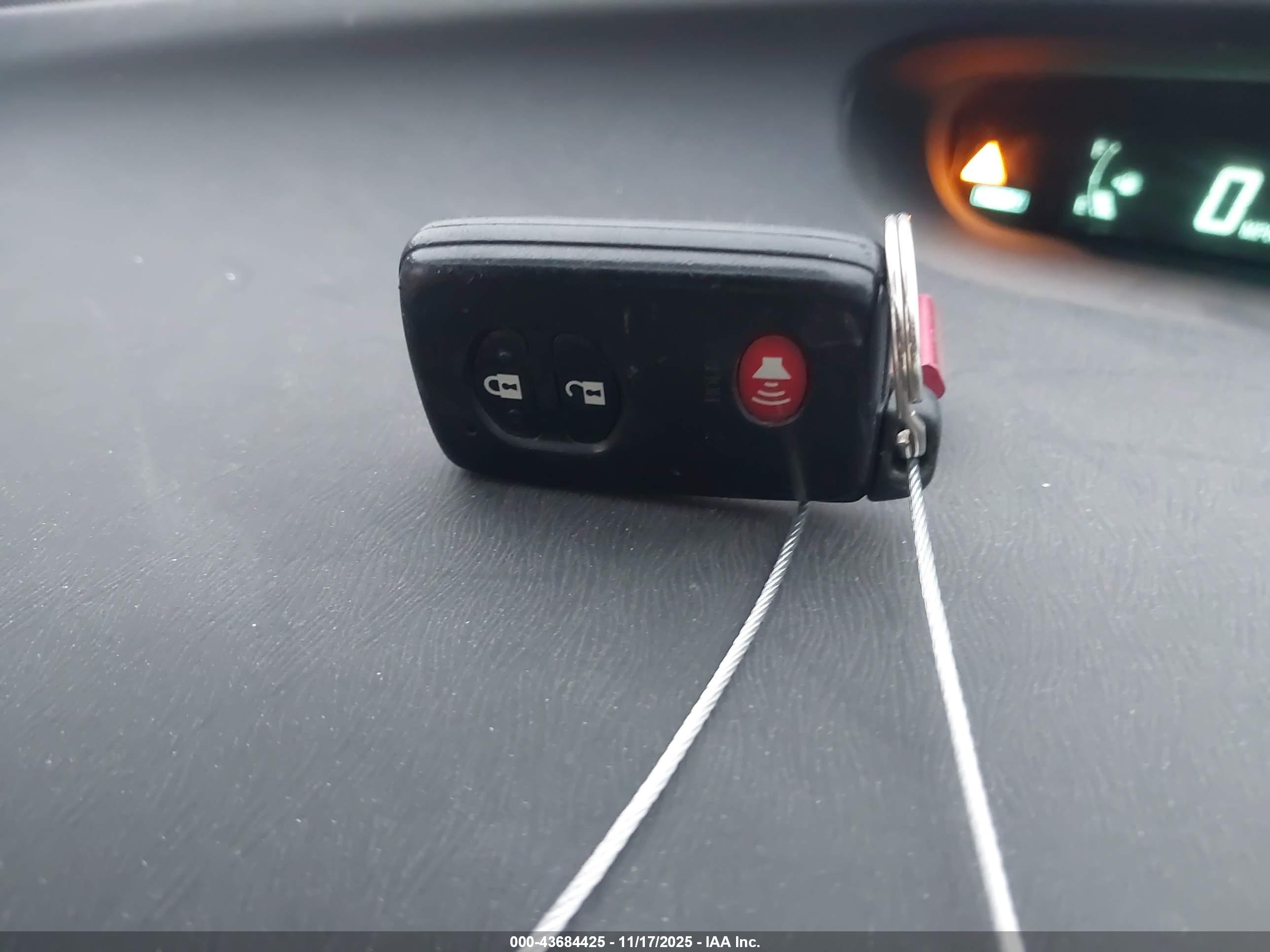 TOYOTA PRIUS image 11