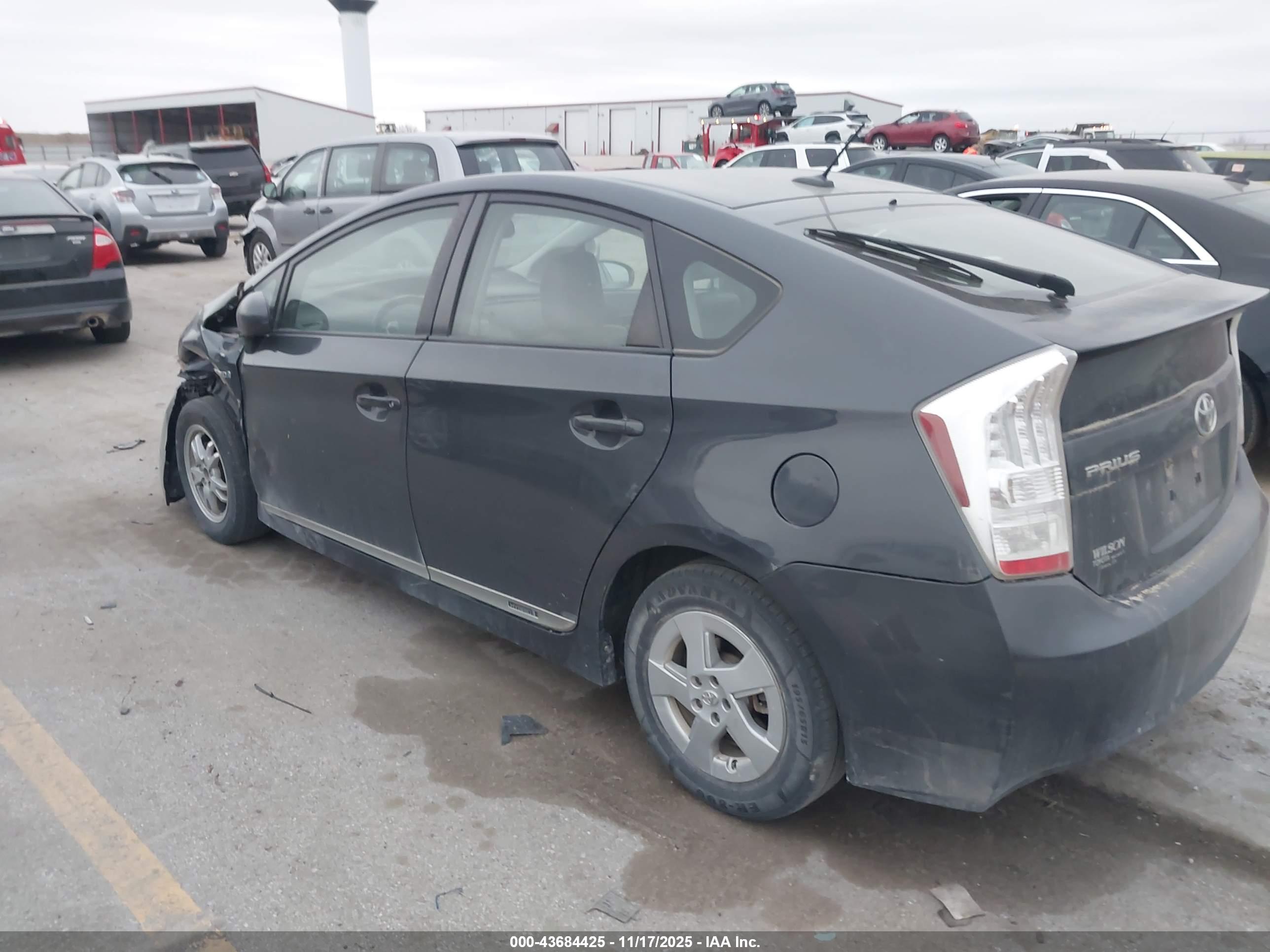 TOYOTA PRIUS image 3