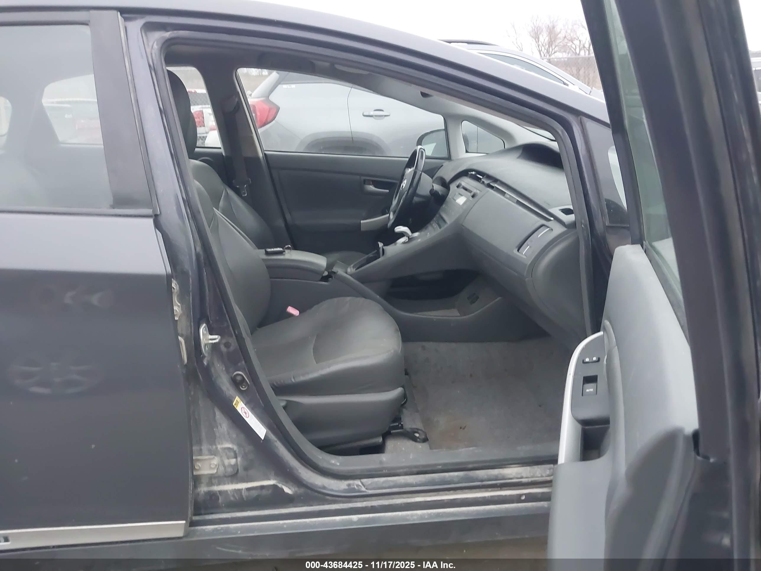 TOYOTA PRIUS image 5