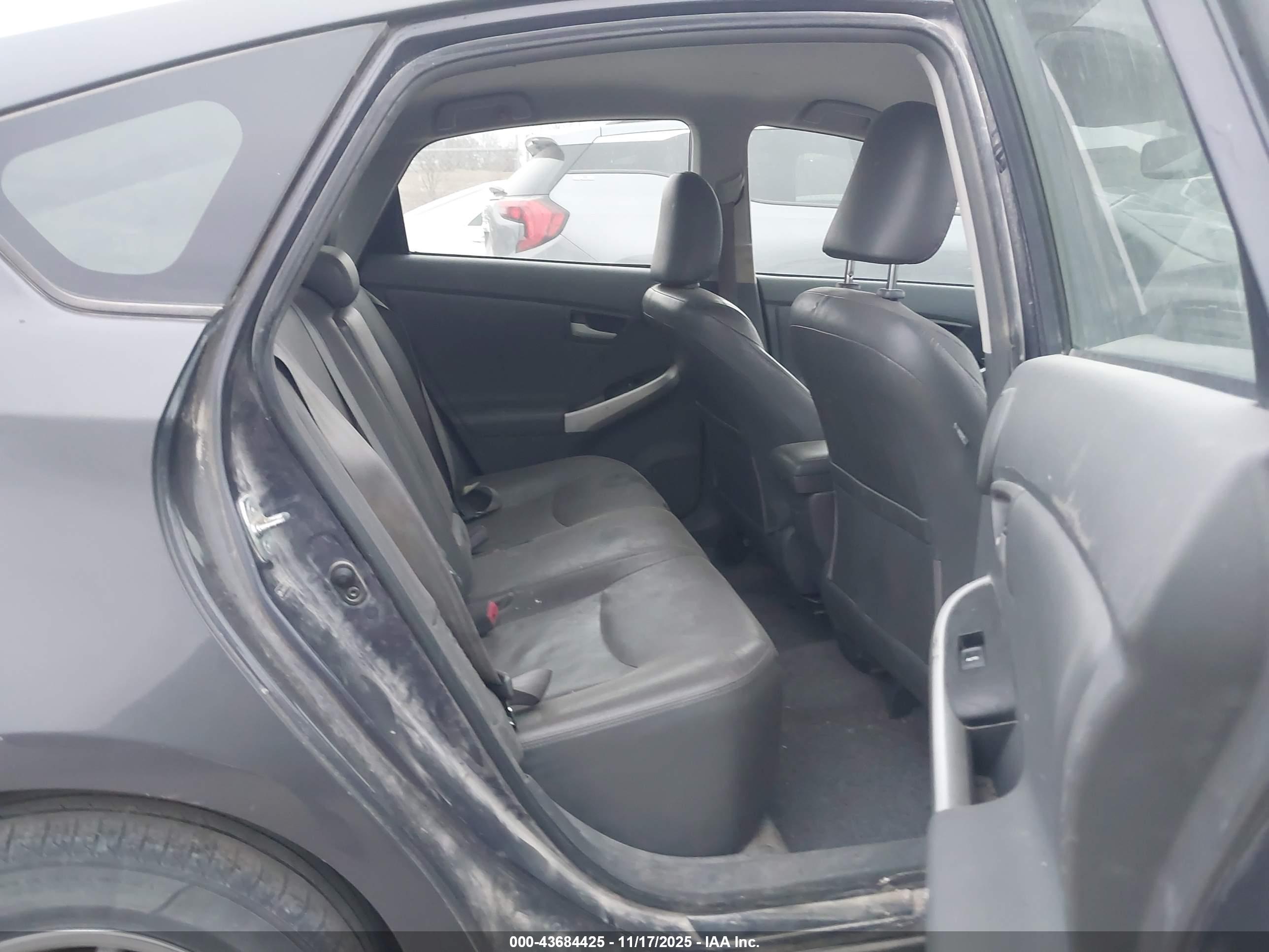 TOYOTA PRIUS image 8