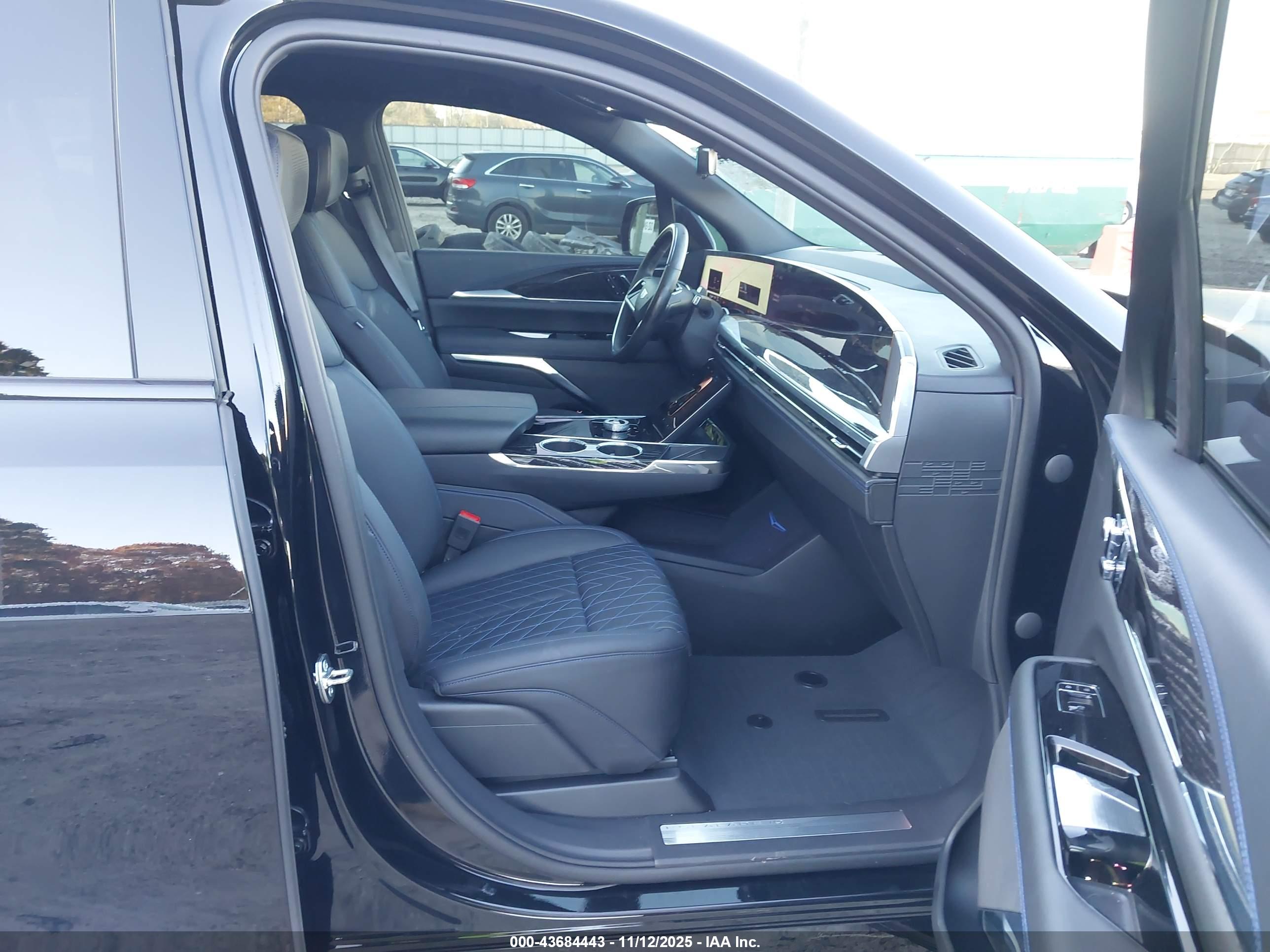 CADILLAC ESCALADE image 5