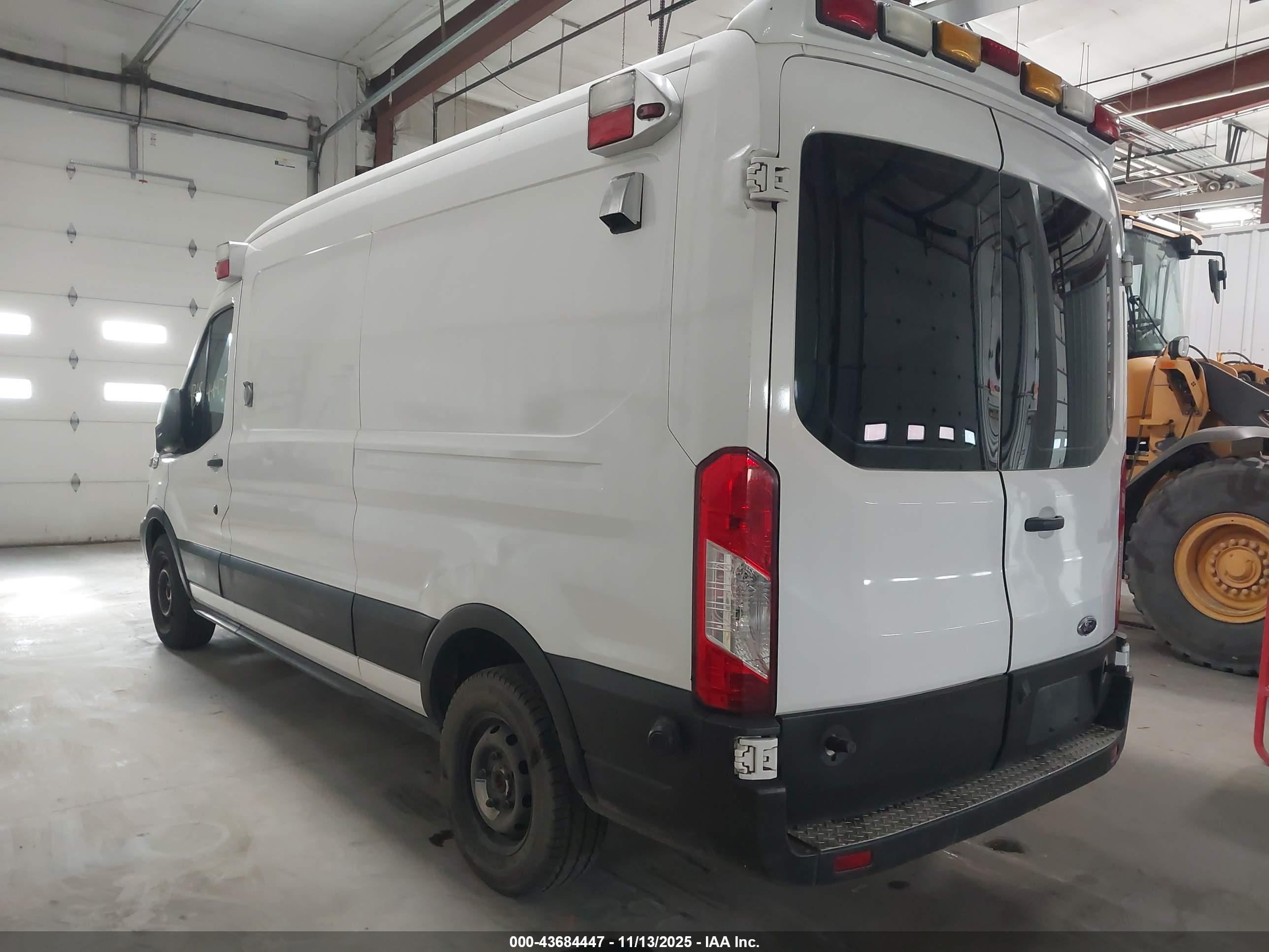 FORD TRANSIT-250 image 3