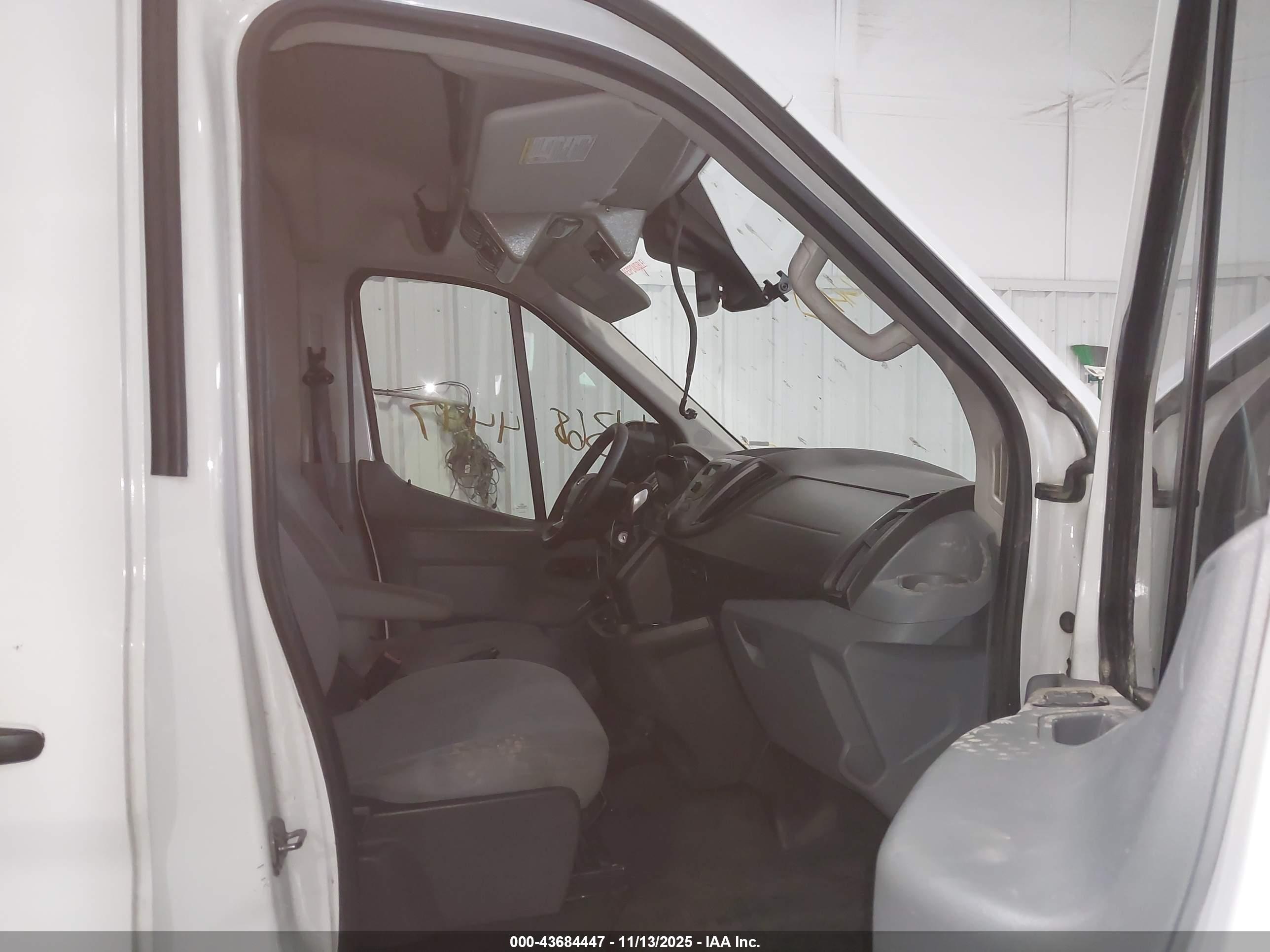 FORD TRANSIT-250 image 5