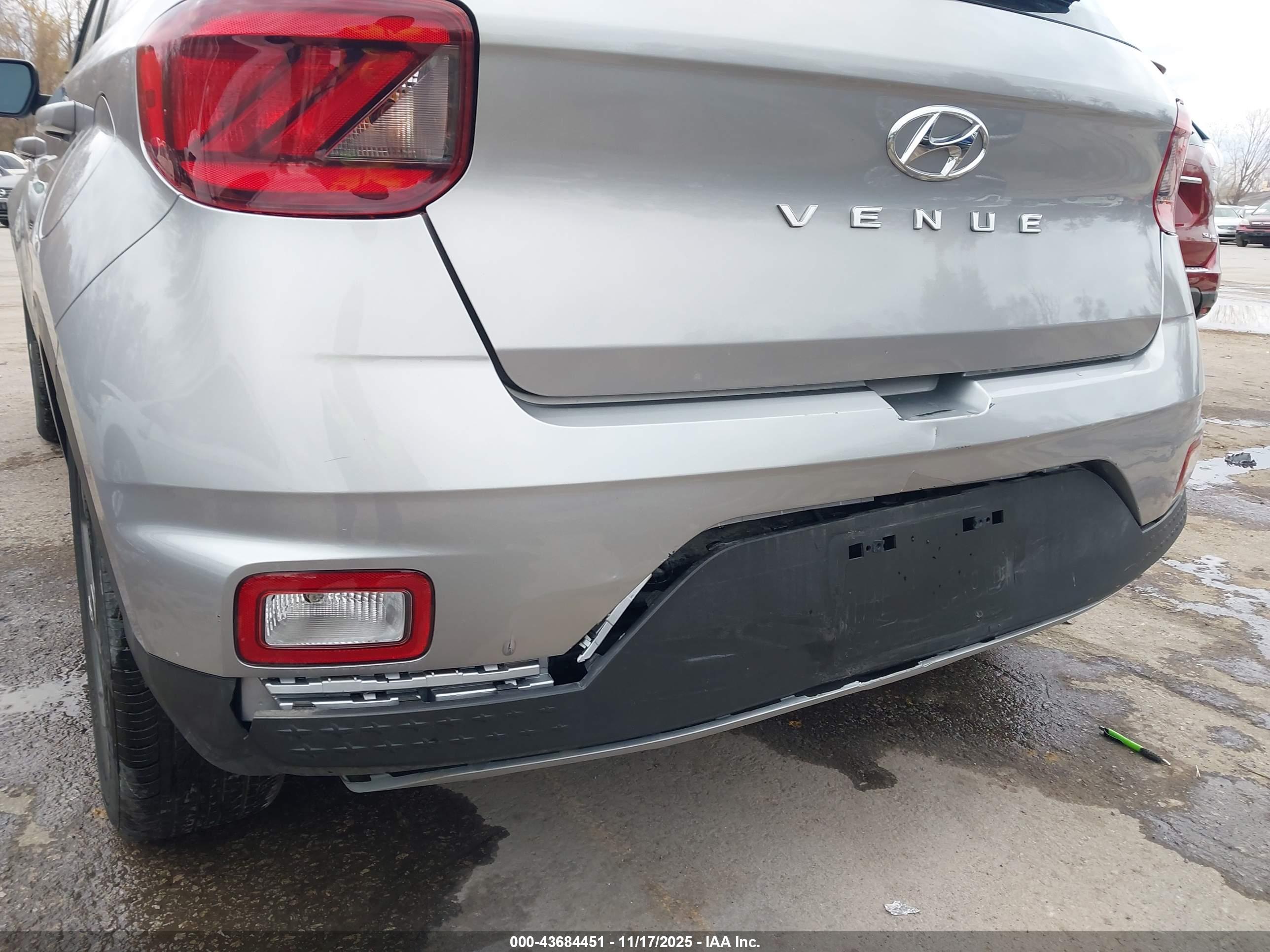 HYUNDAI VENUE image 6