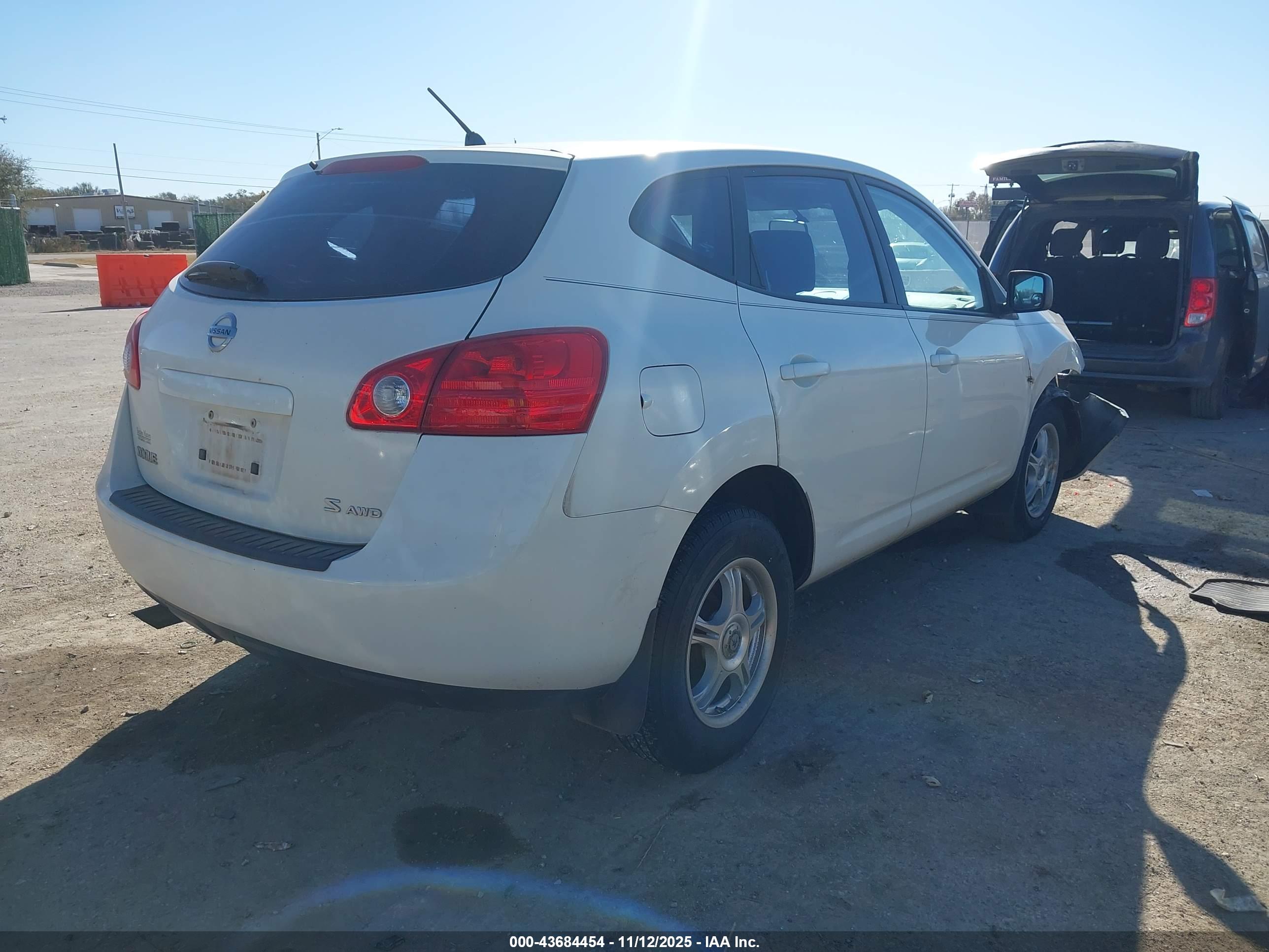 NISSAN ROGUE image 4