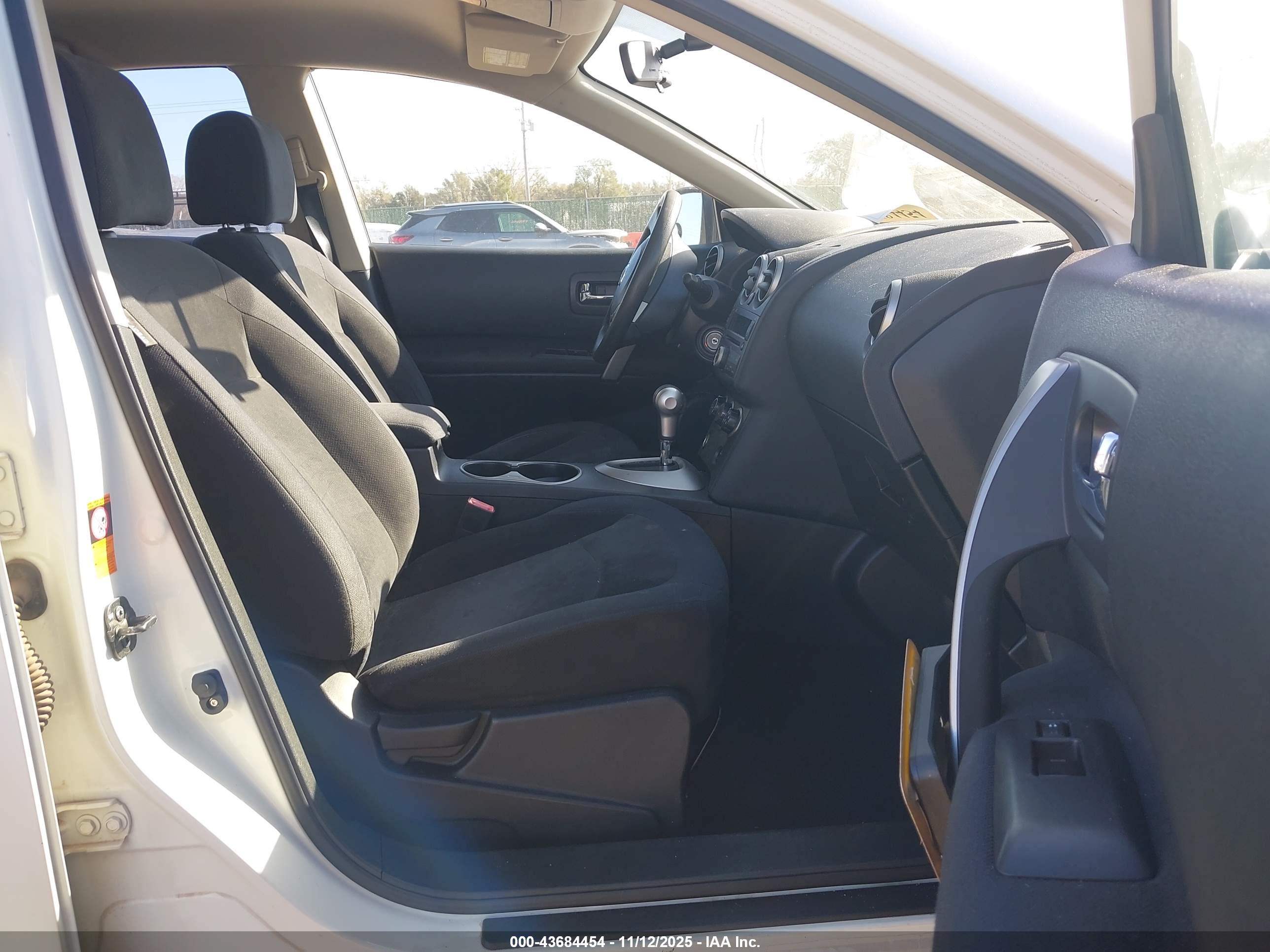NISSAN ROGUE image 5