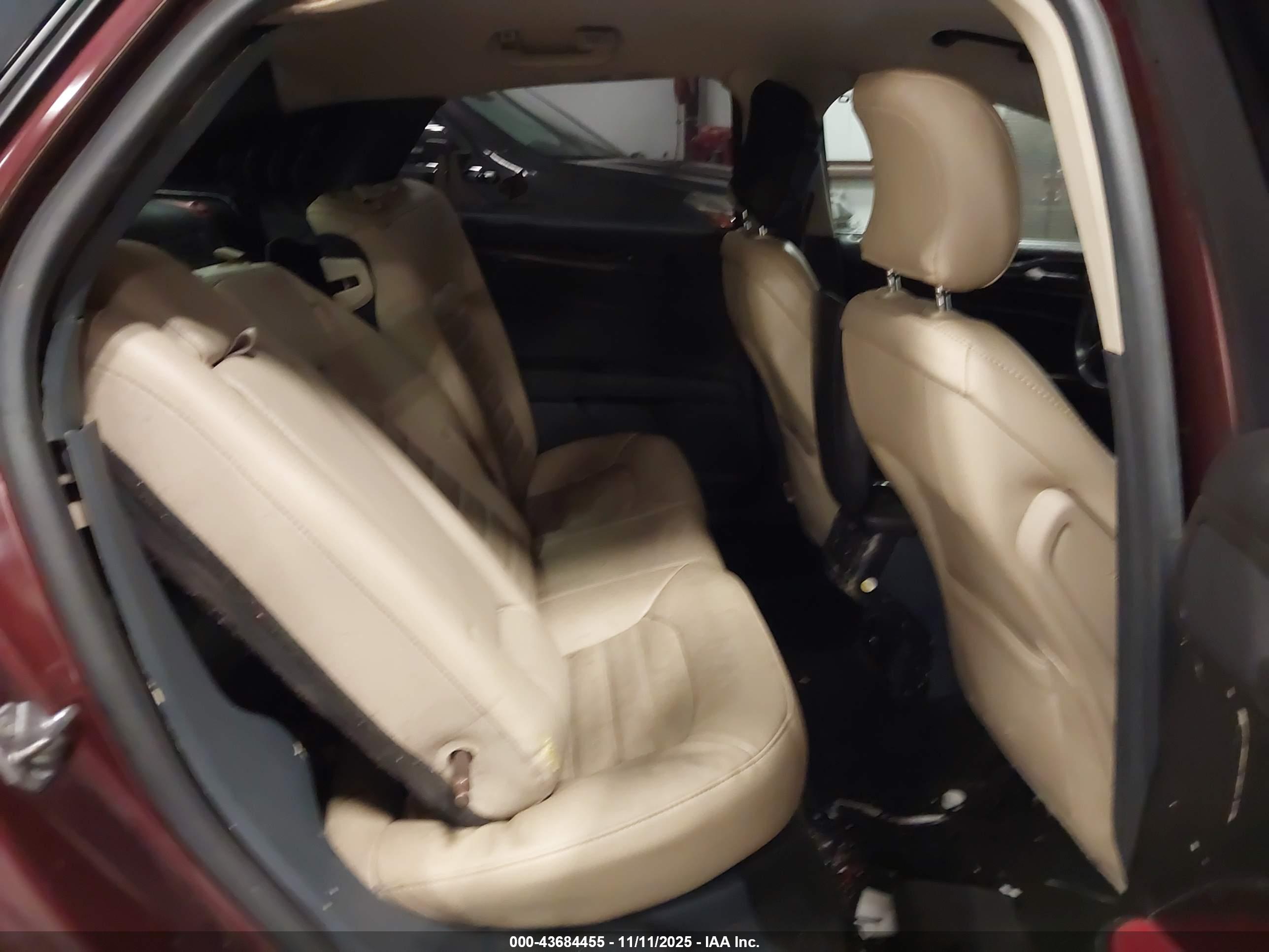 FORD FUSION image 8