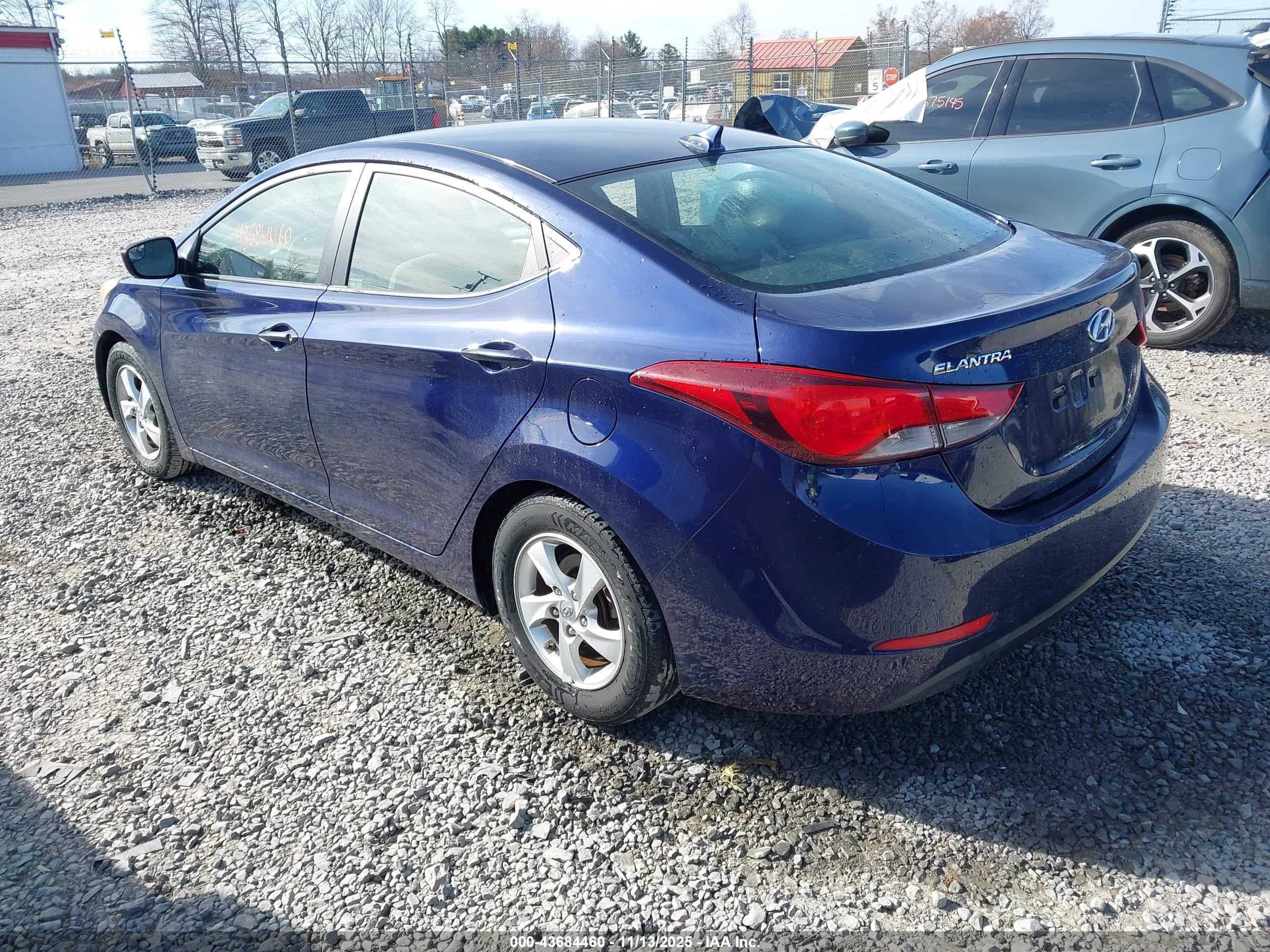 HYUNDAI ELANTRA image 3