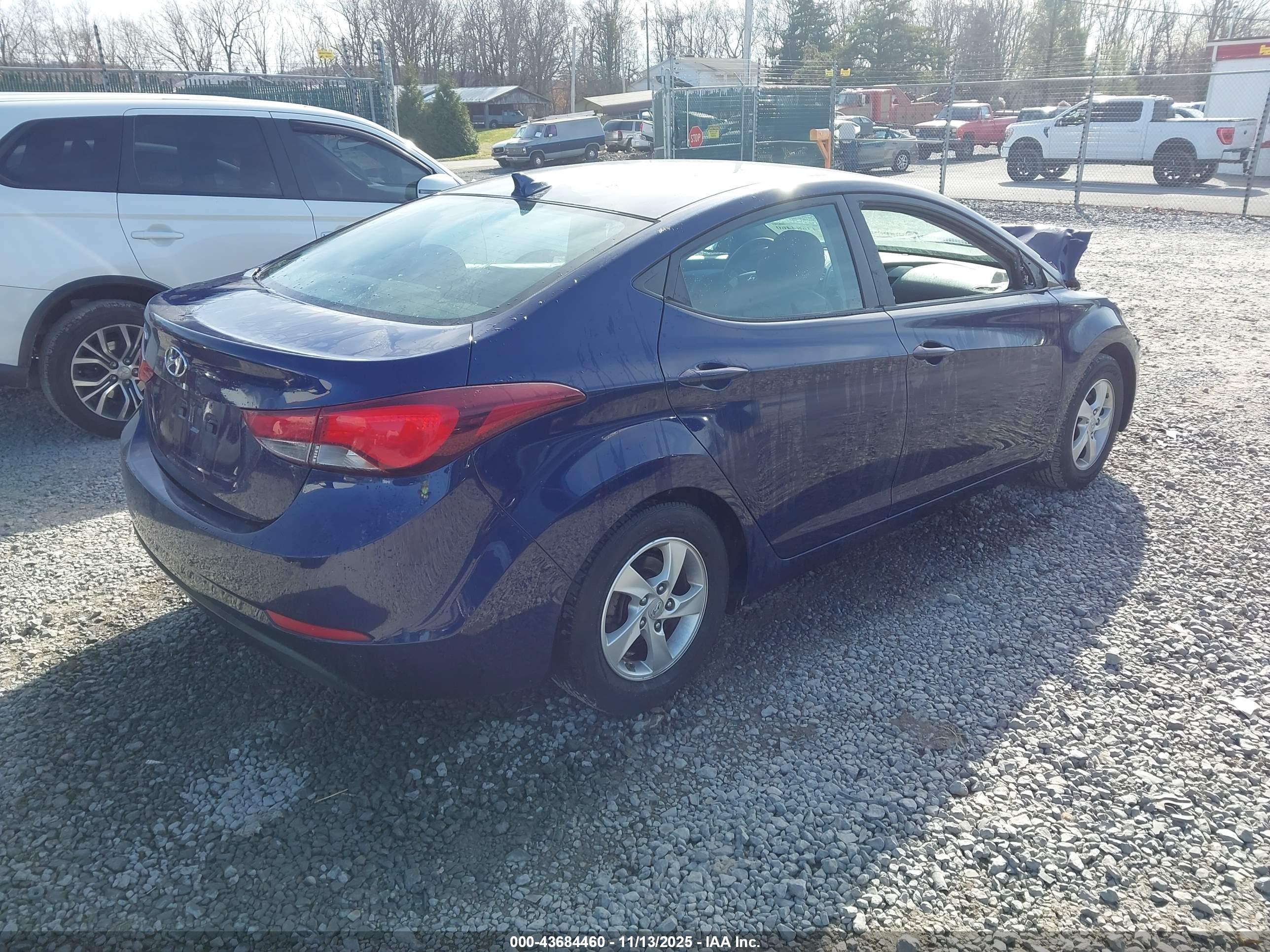 HYUNDAI ELANTRA image 4