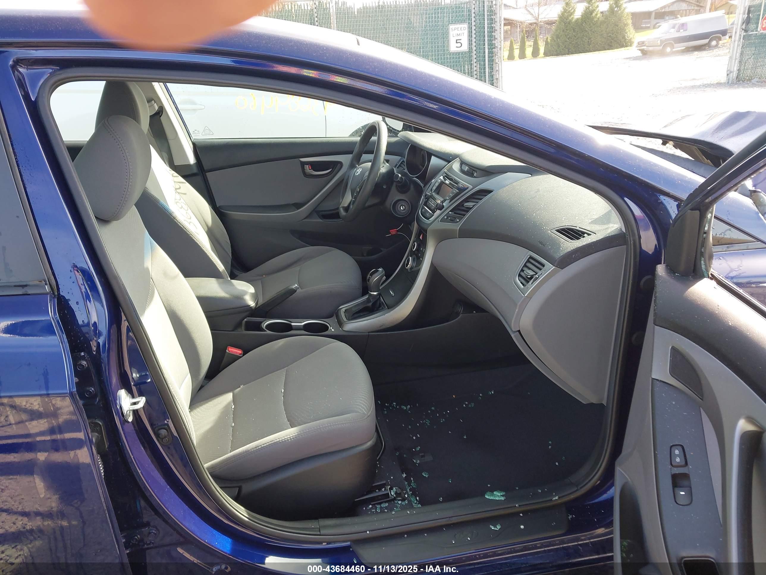 HYUNDAI ELANTRA image 5