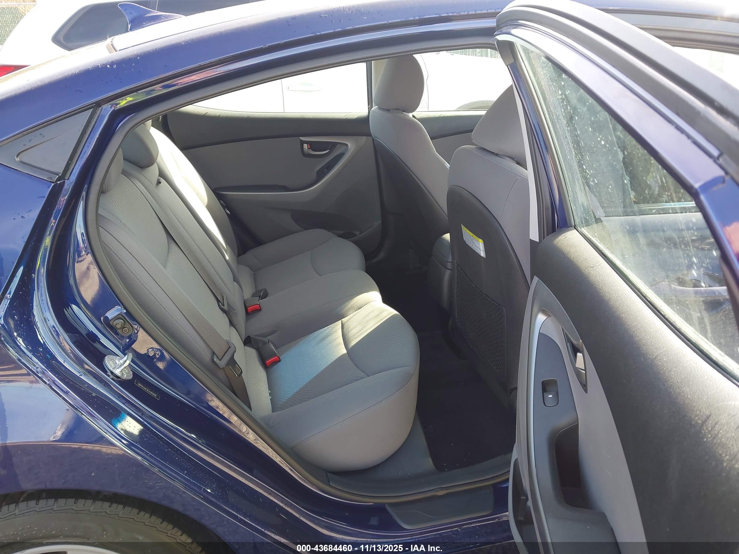 HYUNDAI ELANTRA image 8