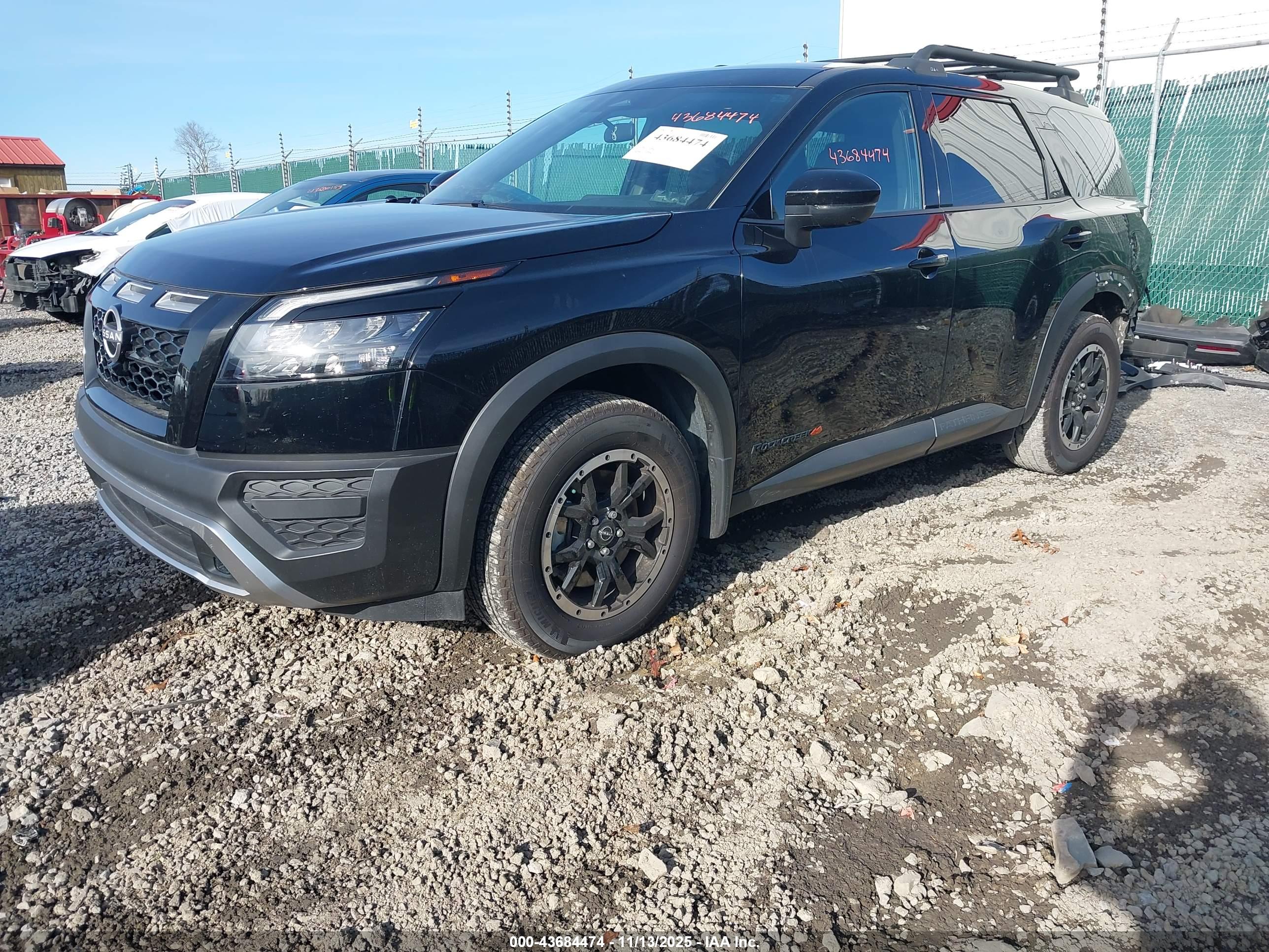 NISSAN PATHFINDER image 2
