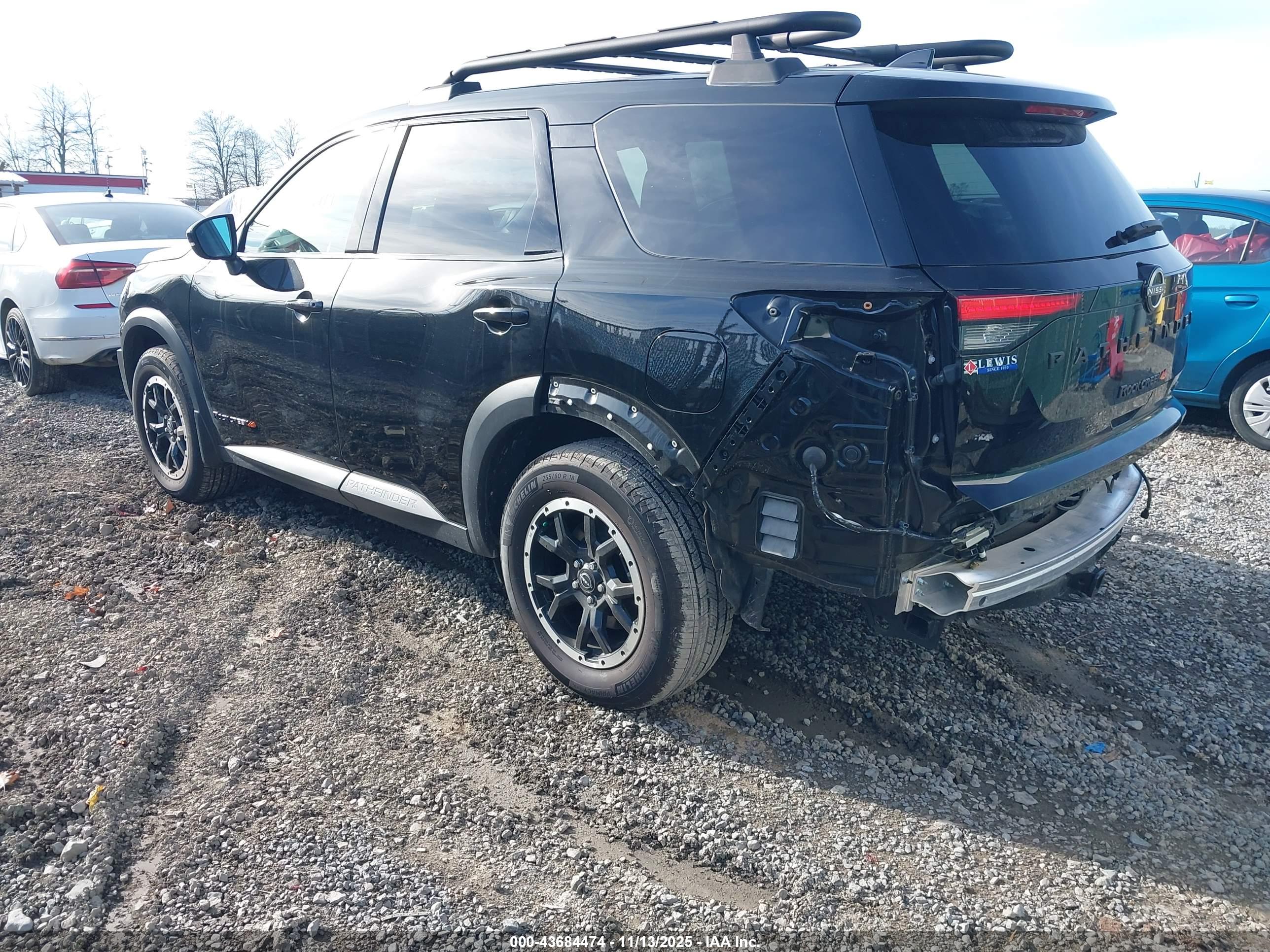 NISSAN PATHFINDER image 3