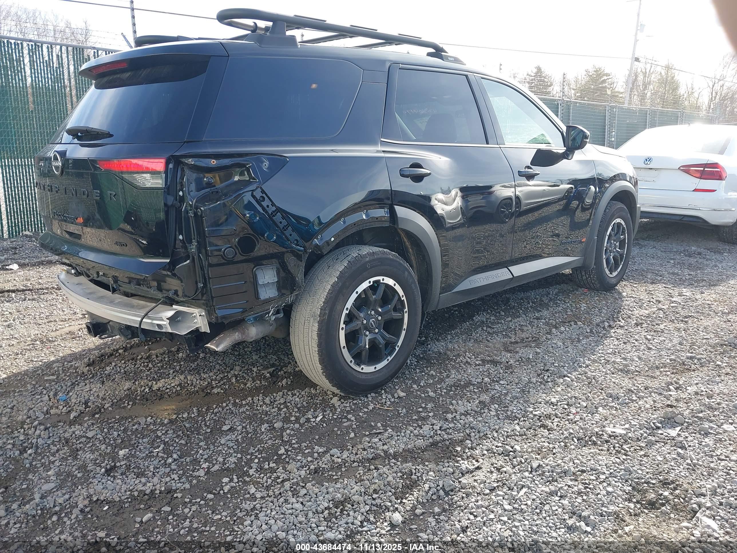 NISSAN PATHFINDER image 4