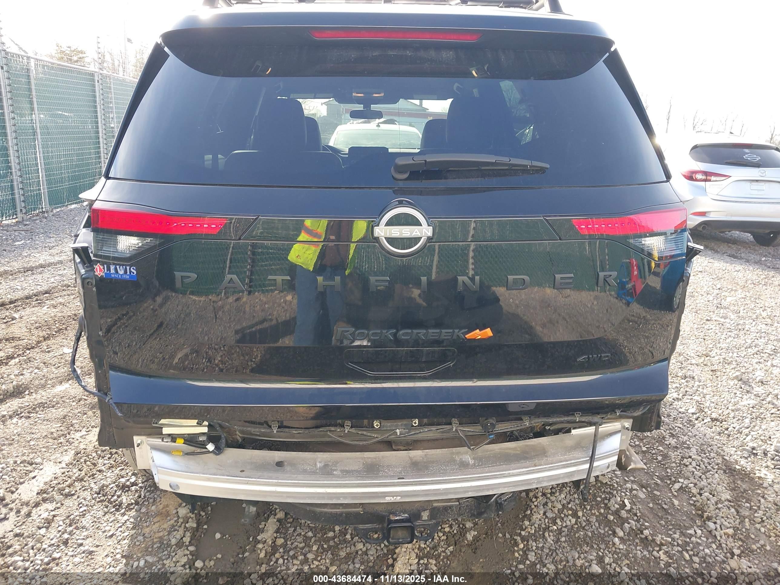 NISSAN PATHFINDER image 6